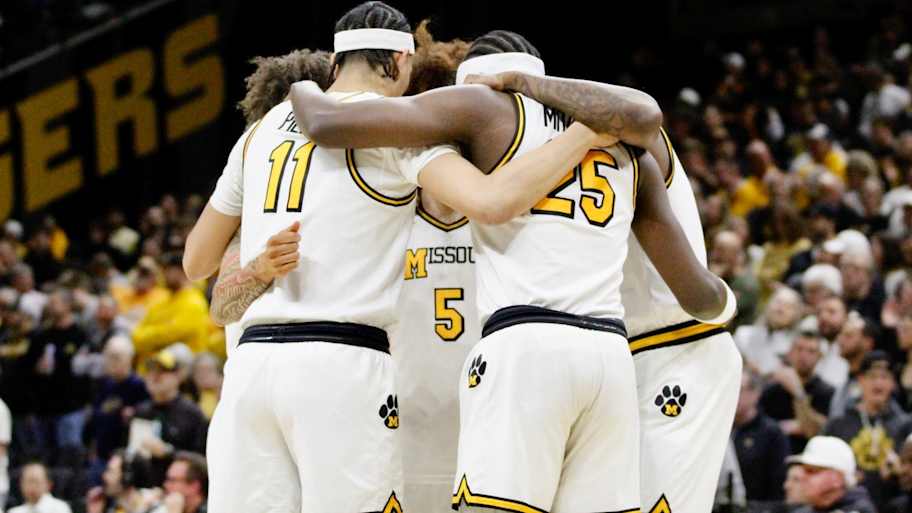 Missouri Tigers players huddle 