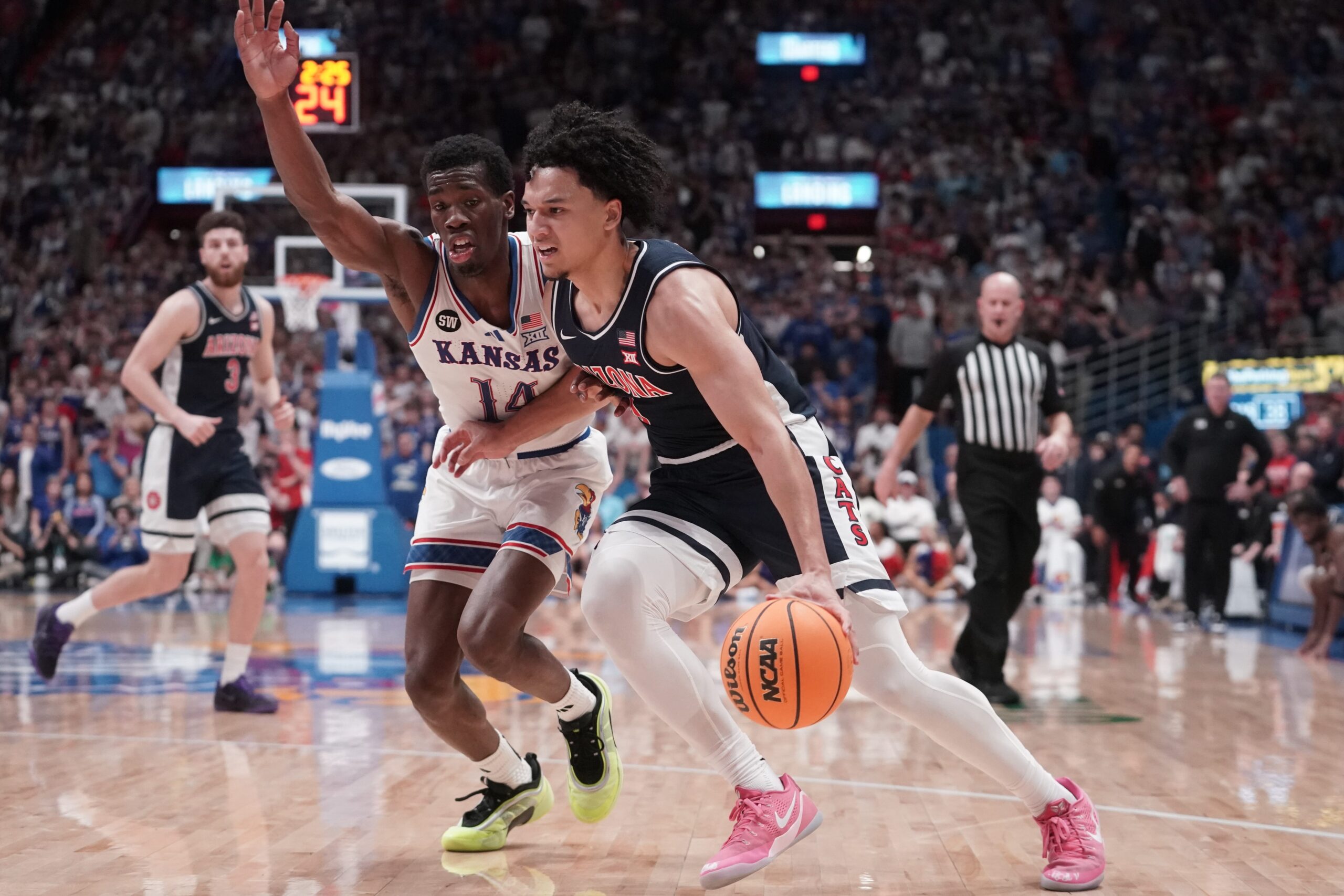 Arizona men’s basketball falls at No. 9 Kansas for 1st loss of season
