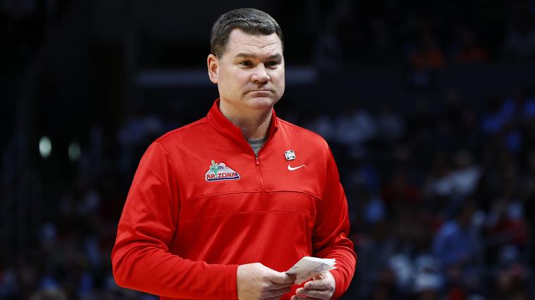 Arizona's Tommy Lloyd shuts down question about Jayhawks' Darryn Peter after Kansas upset win