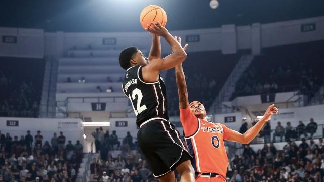 Blowouts, upsets and OT fill chaotic Wednesday night in men’s hoops