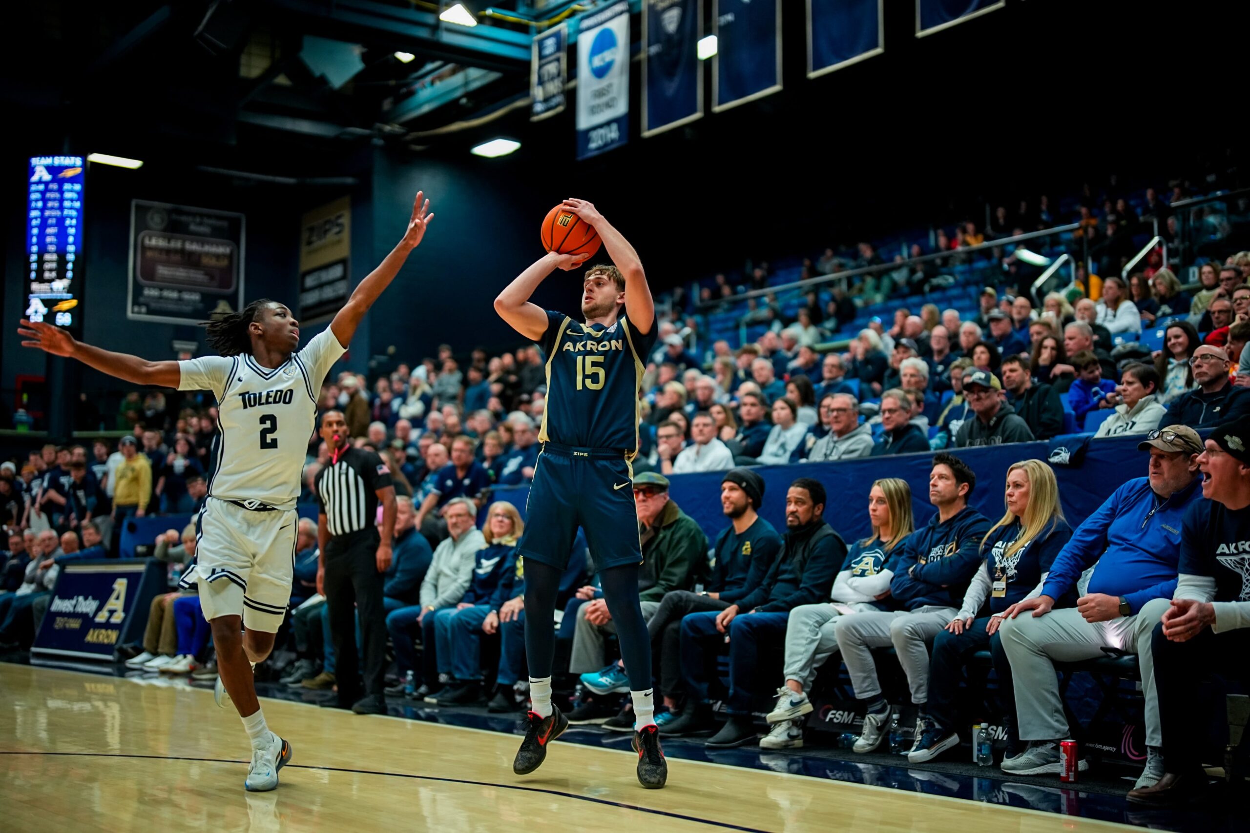 Bowen Hardman's late 3-pointer lift Akron men's basketball to MAC win