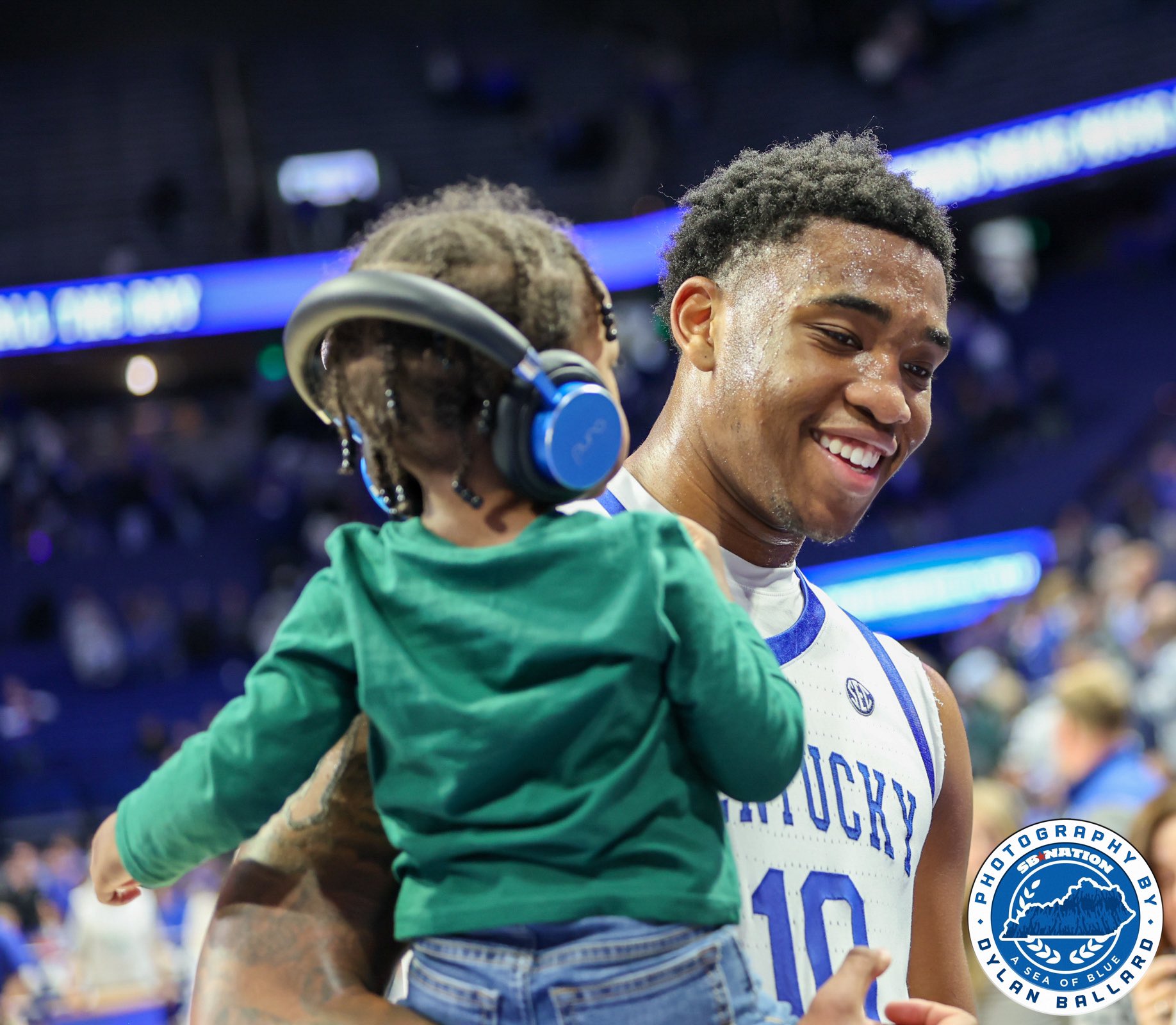 Brandon Garrison shines in Kentucky win vs. Oklahoma, then enjoys postgame celebration with son