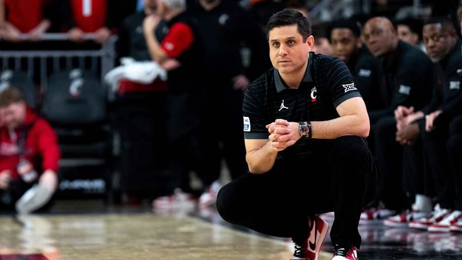 Cincinnati Bearcats head coach Wes Miller