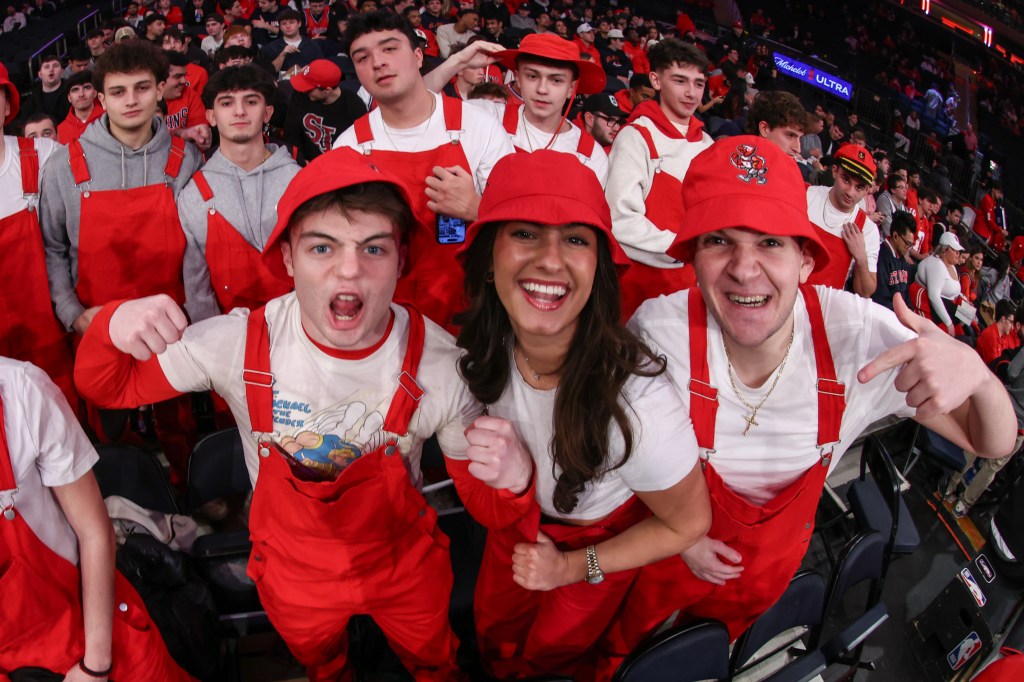 Dan Hurley throws some subtle shade at St. John’s fans after UConn’s dominant win