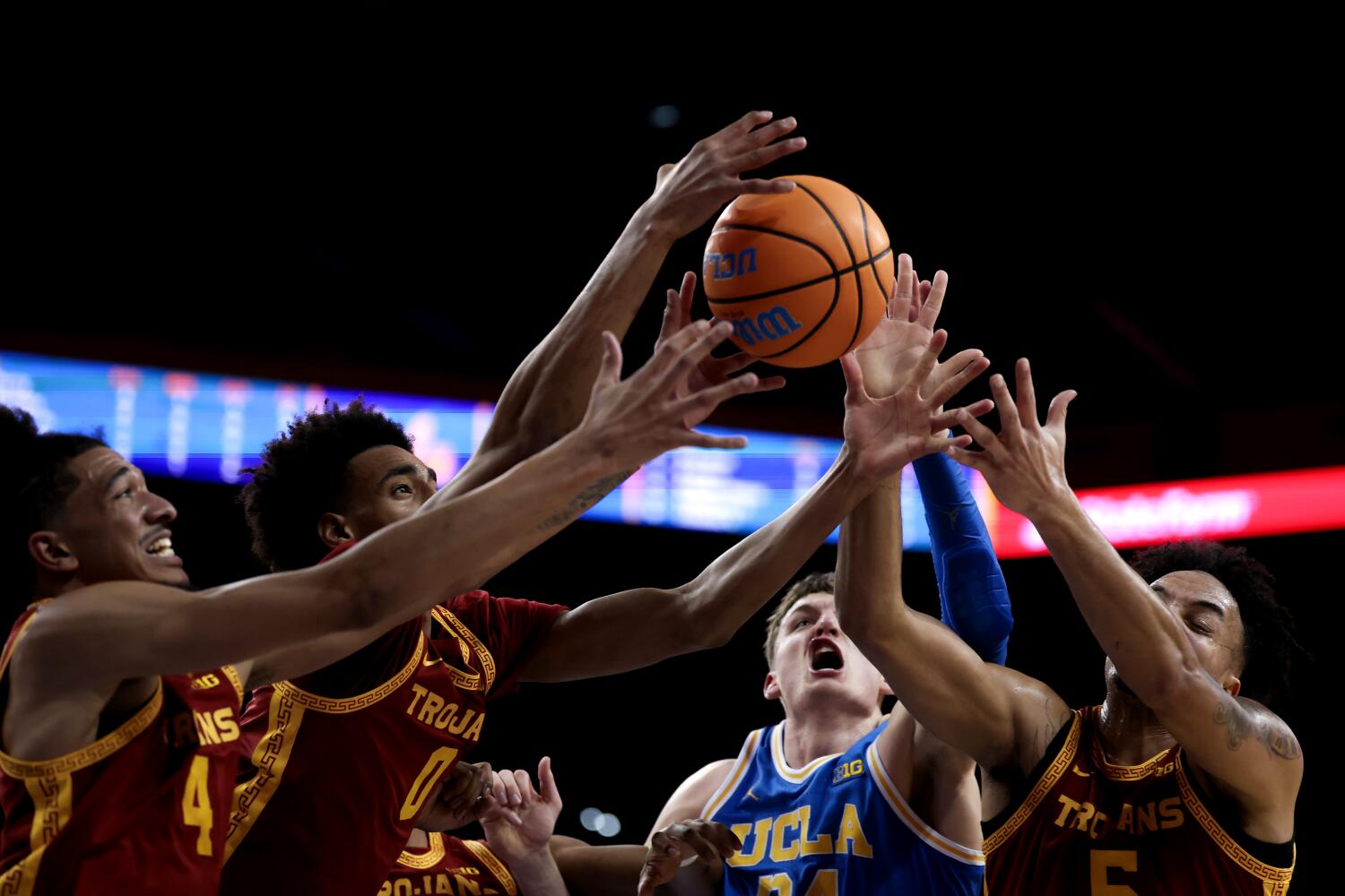 Donovan Dent scores 30 points as UCLA men rout USC