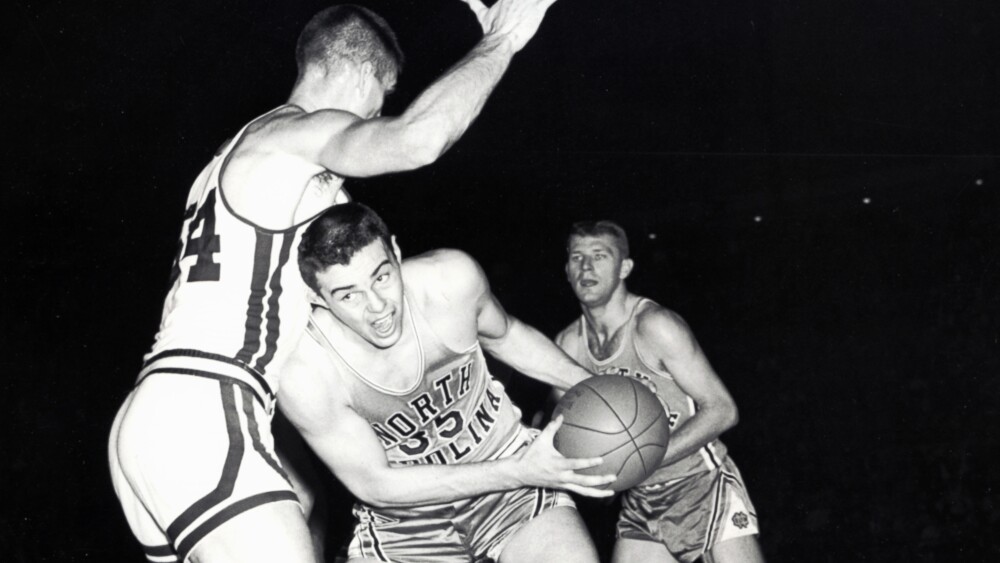 Doug Moe, the rumpled, irreverent coach of the high-scoring Denver Nuggets, dies at 87