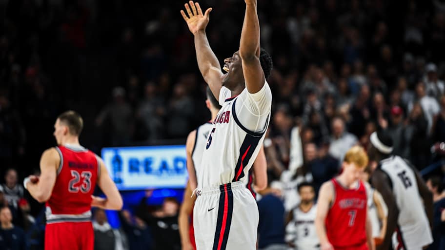 Gonzaga Bulldogs guard Emmanuel Innocenti (5).
