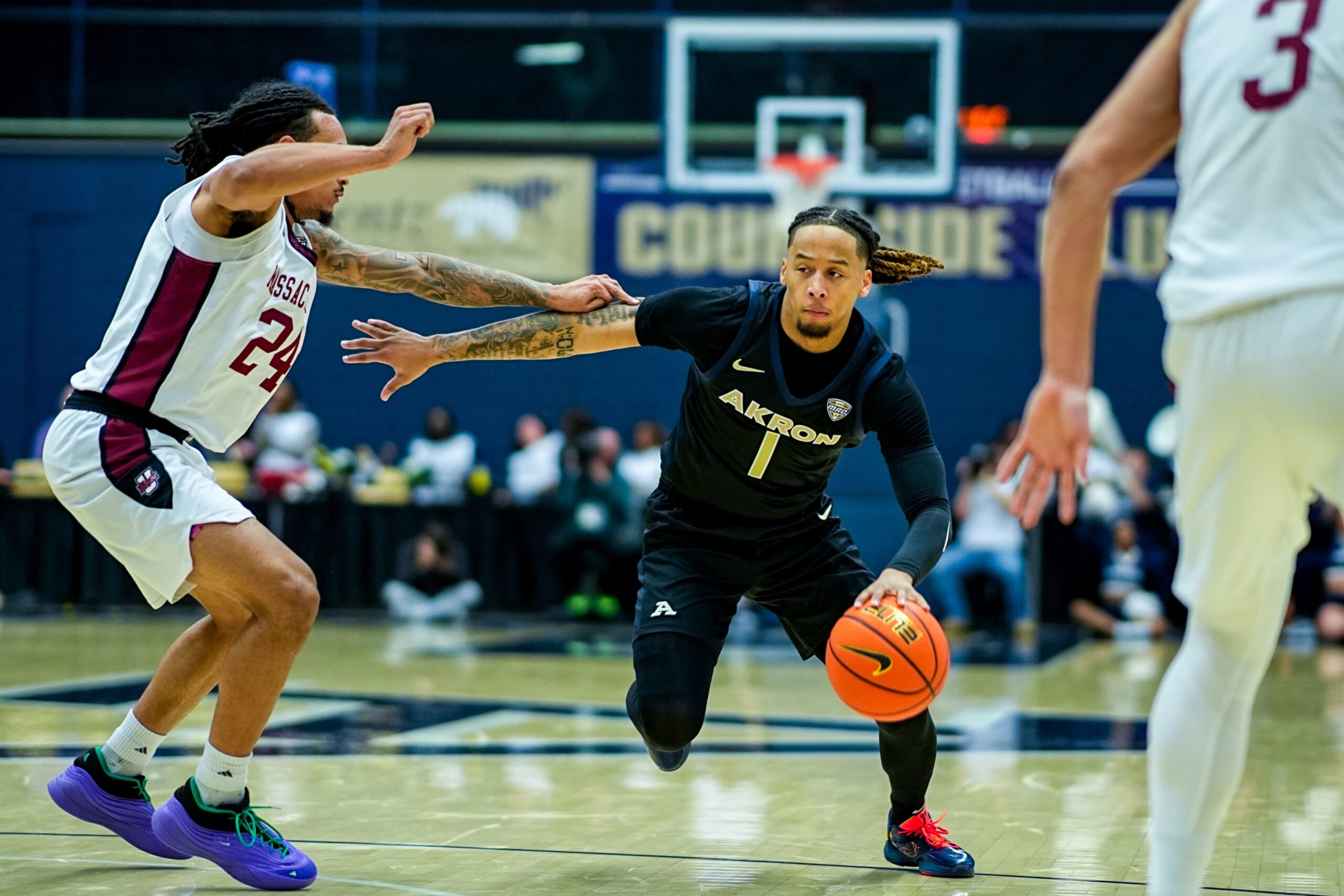 Evan Mahaffey, Tavari Johnson lead Akron to basketball win over Buffalo