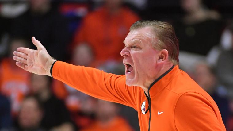 'Frustrated' Illinois MBB coach Brad Underwood storms out of presser after Wisconsin loss