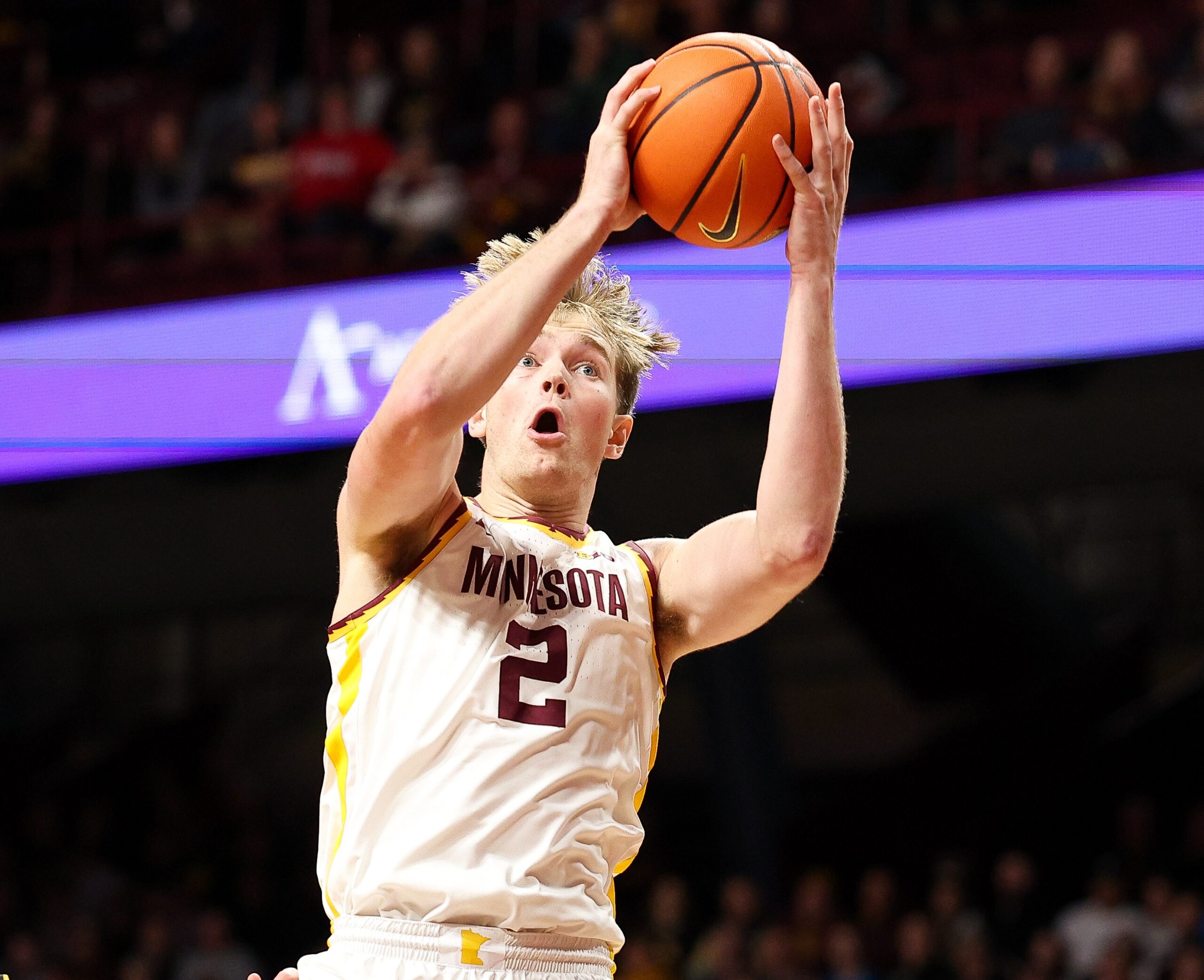 Gophers win at by double-digits at Oregon 61-44