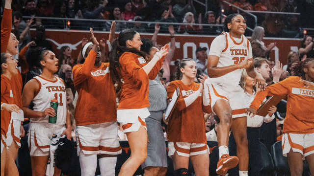 Harmon’s record-breaking night leads No. 4 Texas to another top-five win over LSU as other Top 10s fall