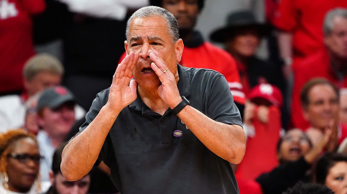 Houston basketball HC Kelvin Sampson focused on Arizona after loss to Iowa State