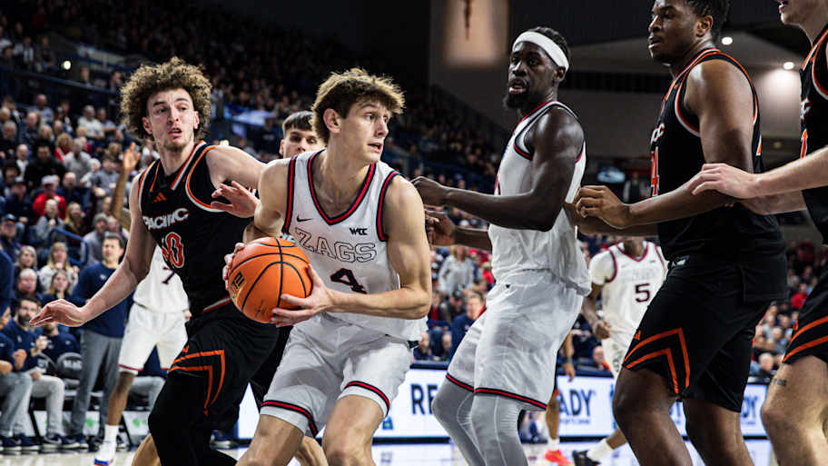 Gonzaga Bulldogs guard Davis Fogle (4).