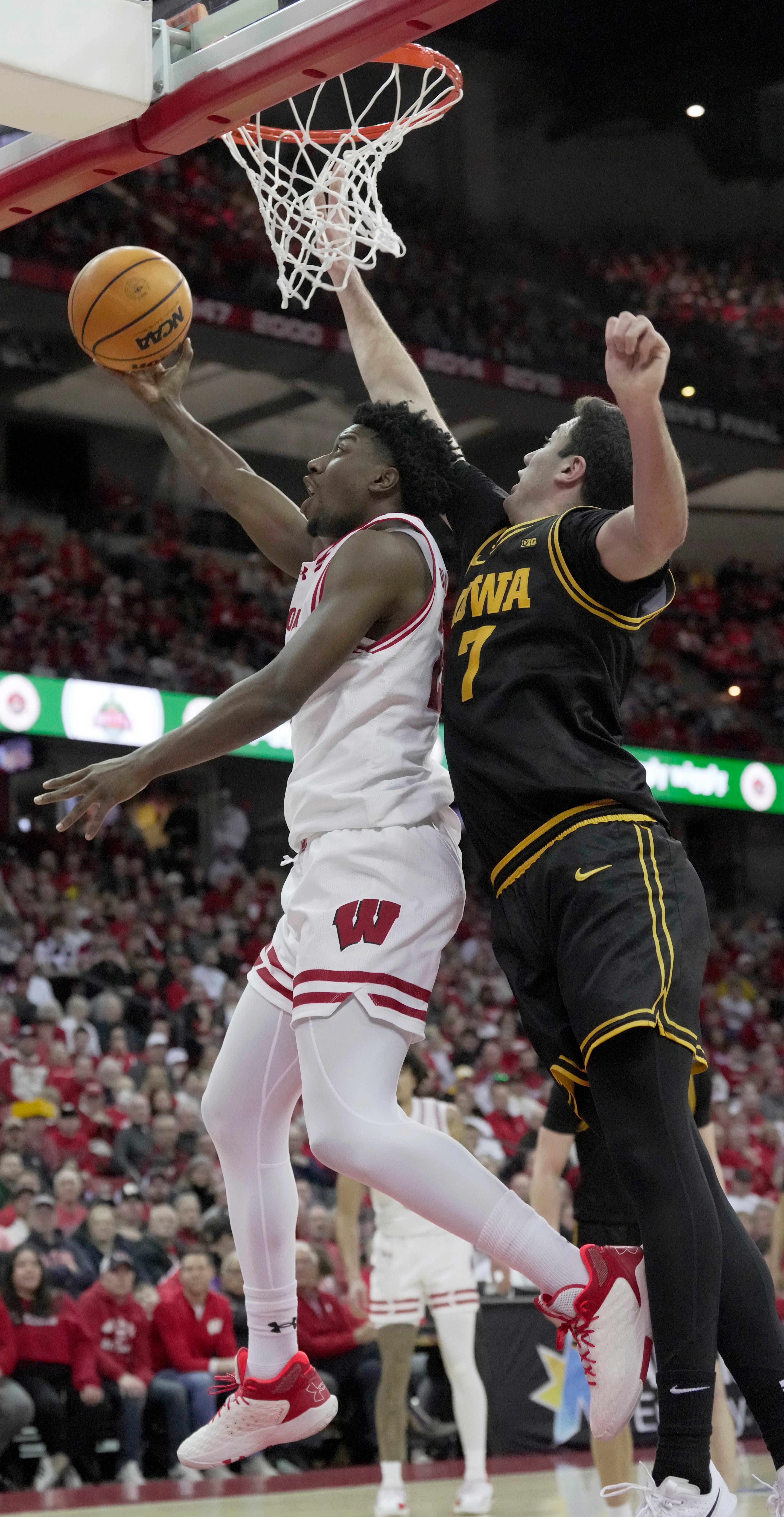 Wisconsin has shown it has the capability to win if John Blackwell (25) has a quiet night on offense with help from its rotation depth.