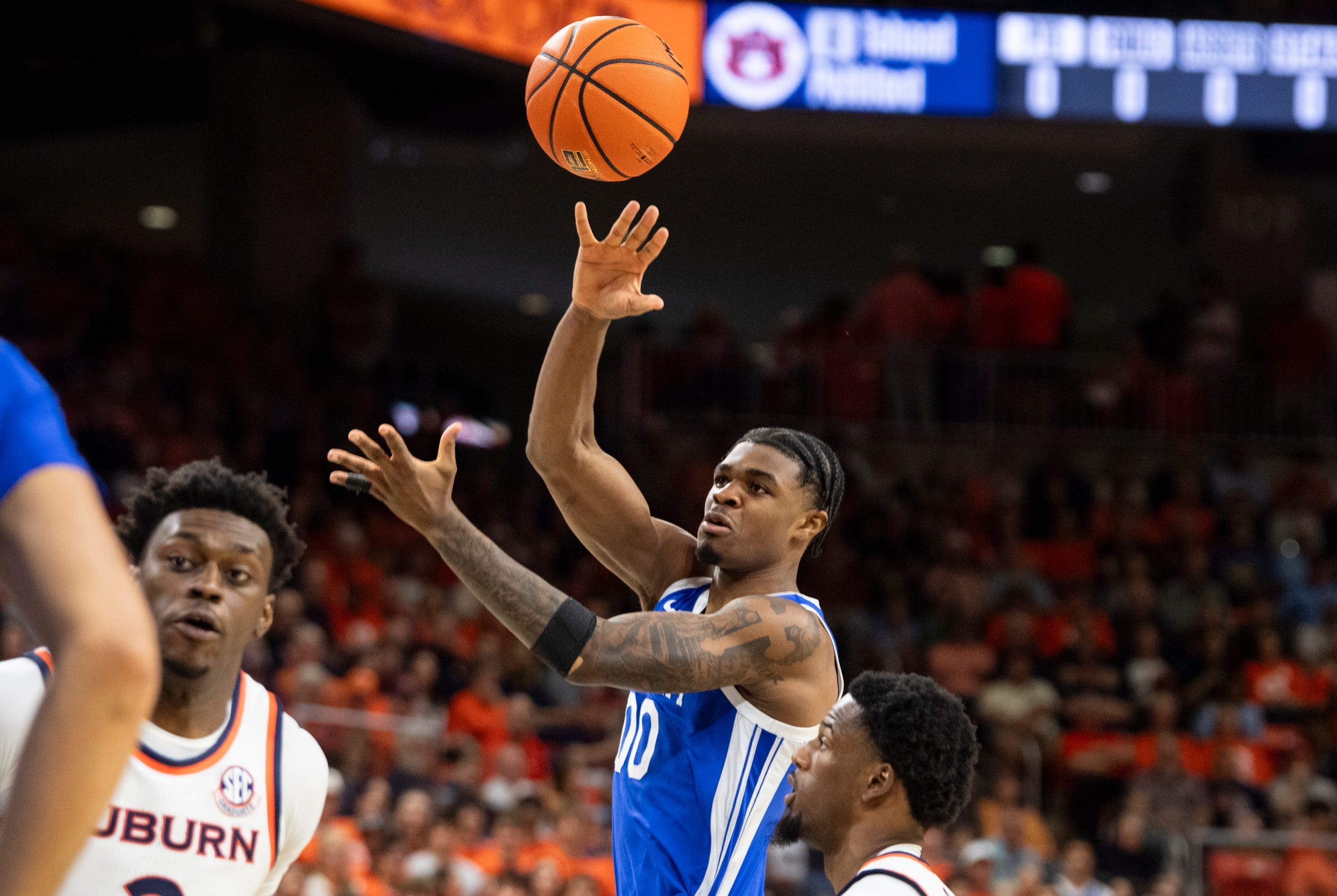 Kentucky basketball bench struggles, Auburn snags victory in final seconds
