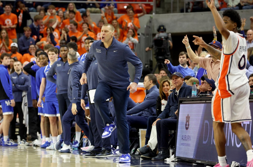Kentucky coach Mark Pope caught bashing refs on hot mic after controversial call: ‘Cheated us’