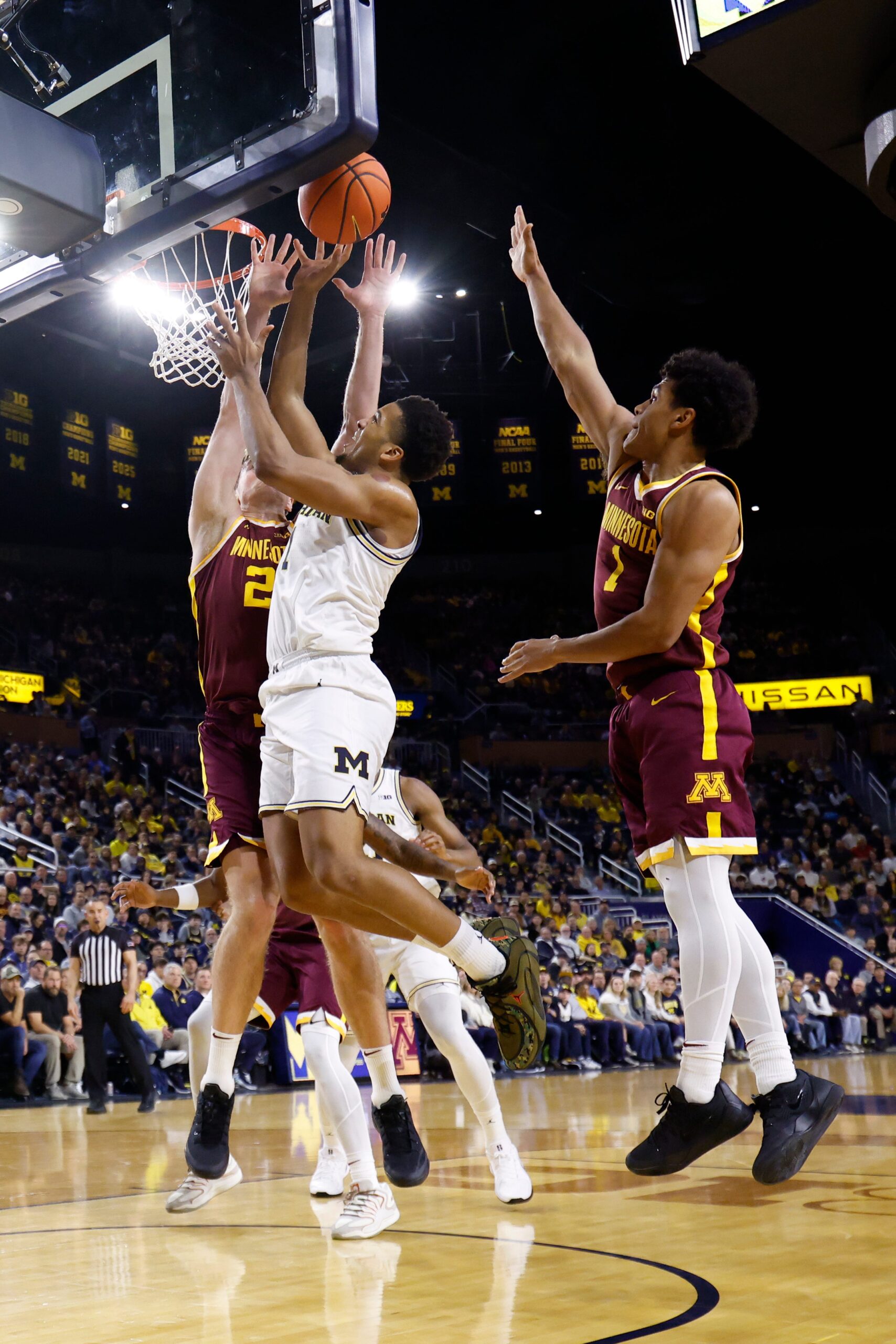 Michigan basketball burrows its way to share of Big Ten title
