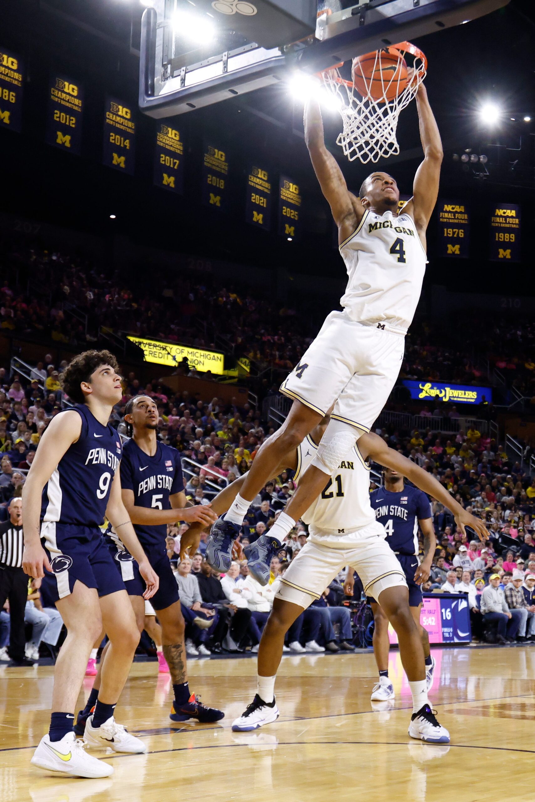 Michigan basketball pounds Penn State to reach historic start