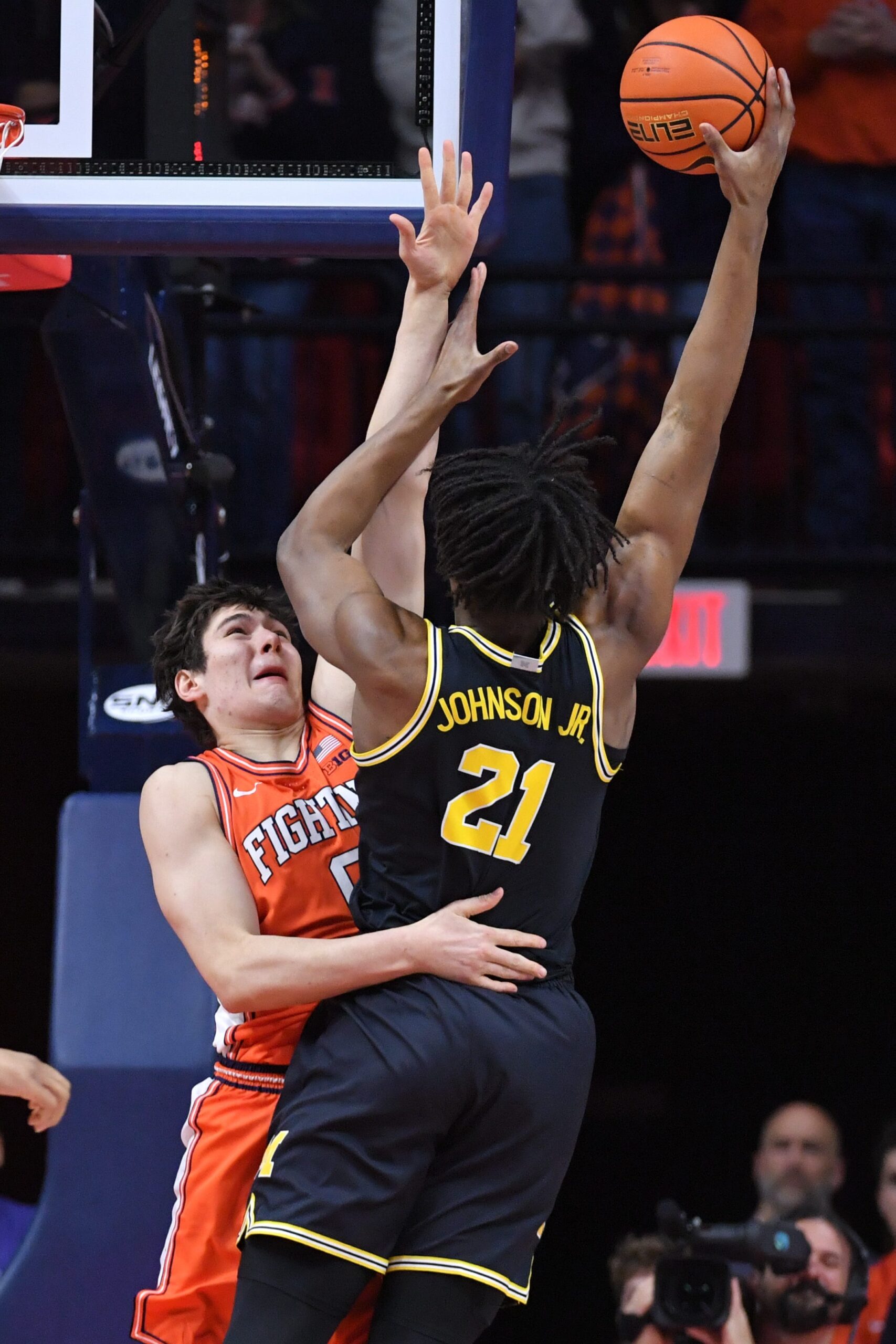 Michigan basketball powers through Illinois for outright Big Ten title