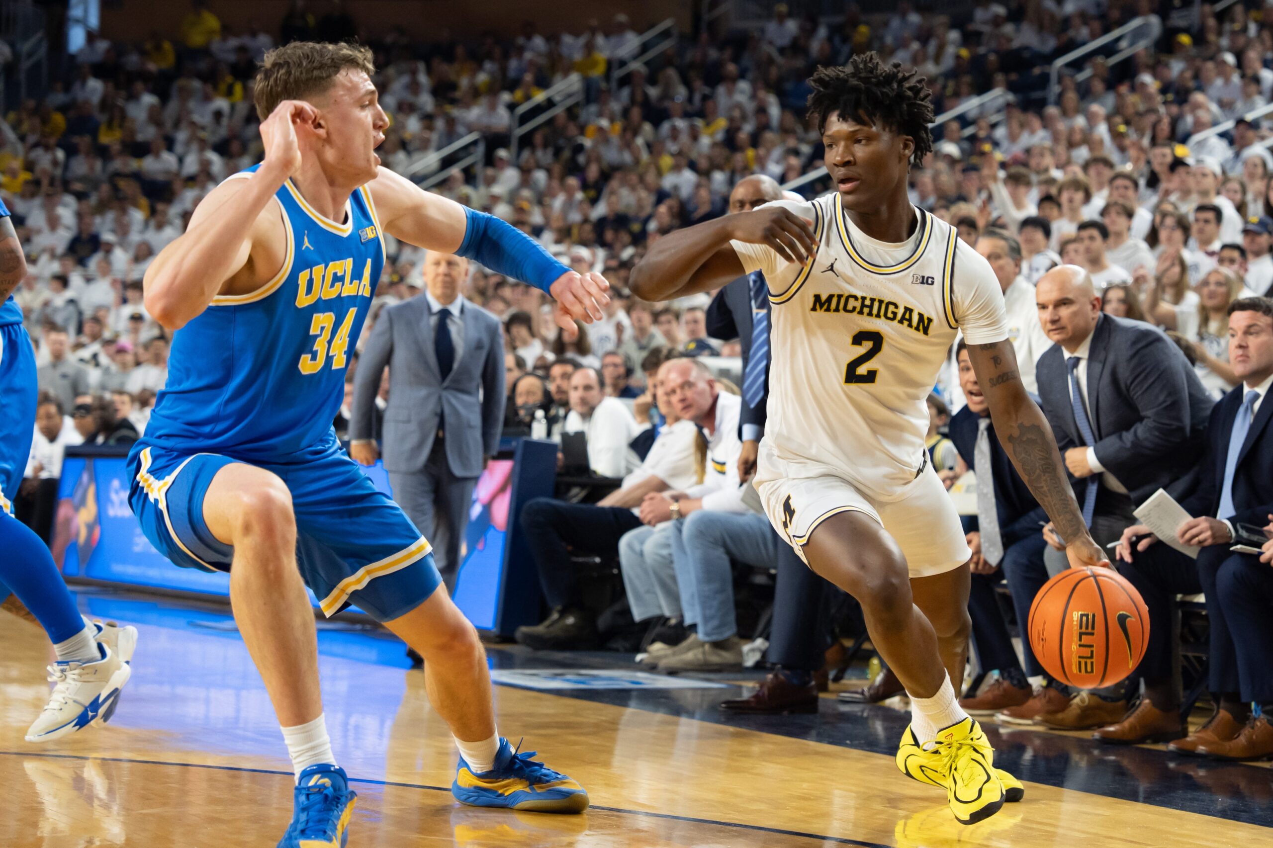 Michigan basketball smacks UCLA for 10th straight win; huge week next