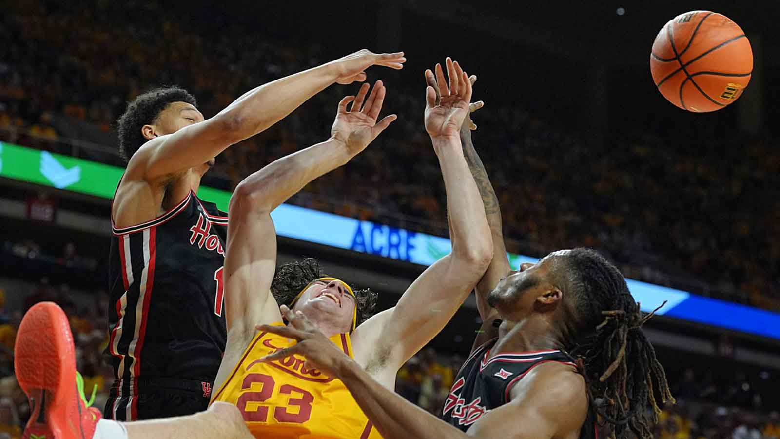 Mike DeCourcy blasts ref for blown call that helped Houston blow game vs. Iowa State
