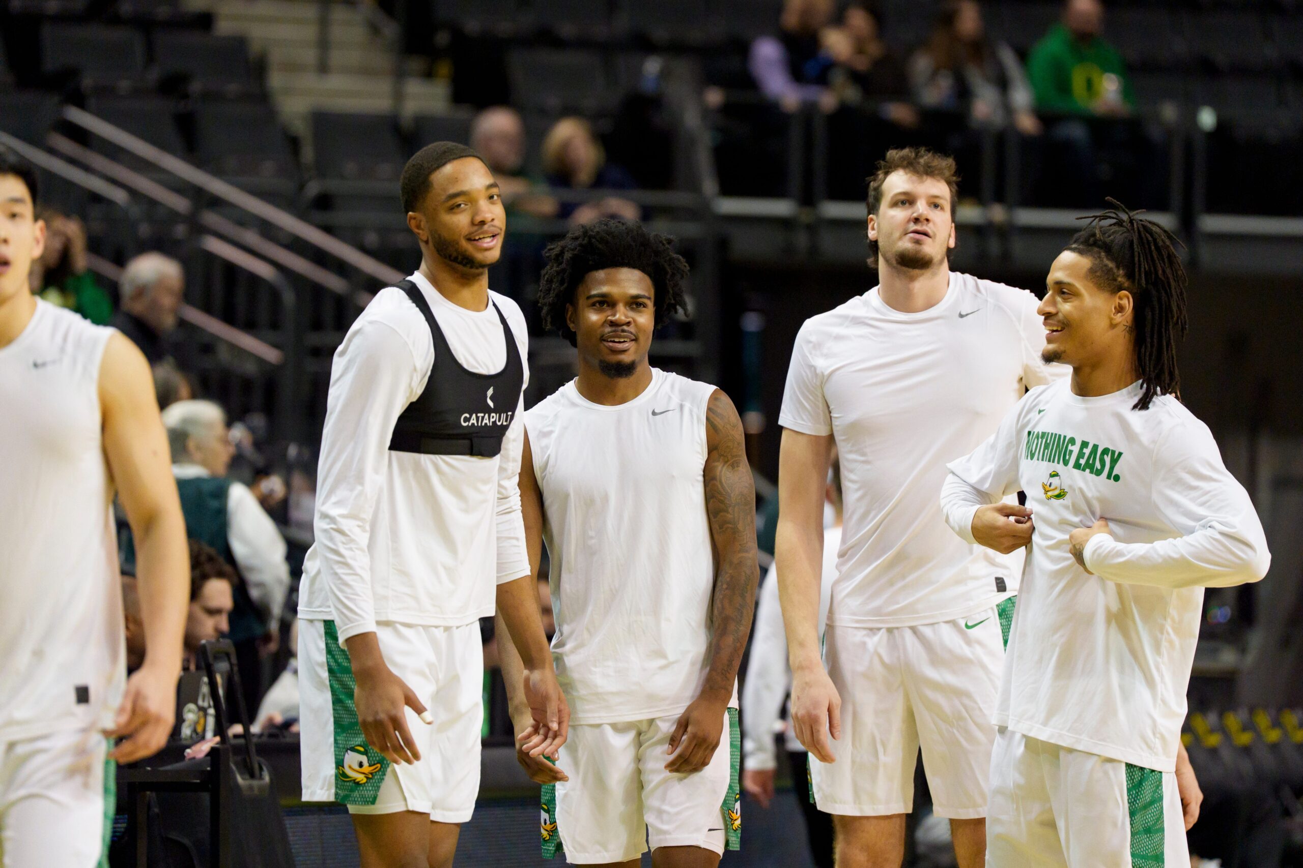 Minnesota leads Oregon 22-17 at halftime of a Big Ten basketball game