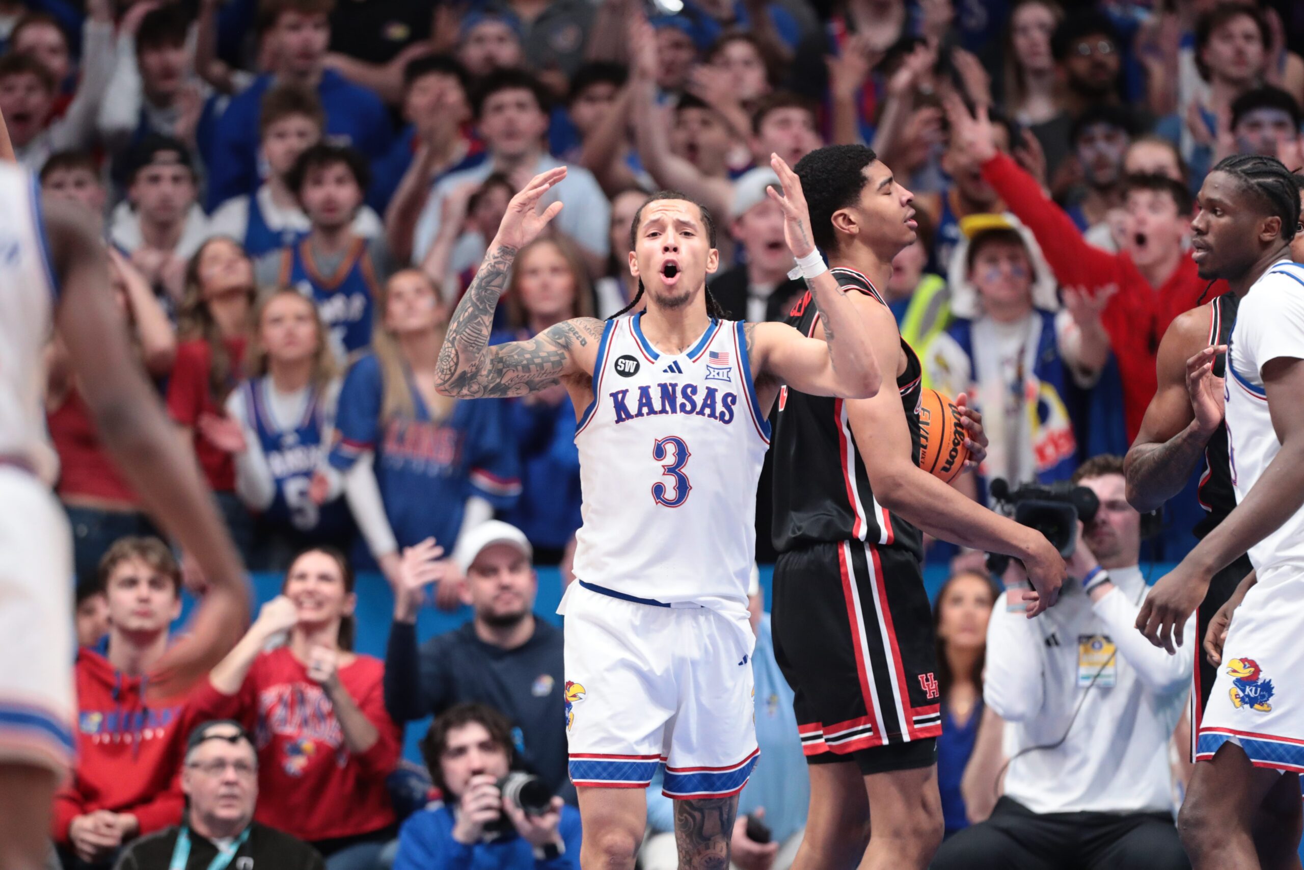 No. 14 Kansas basketball conquers No. 4 Houston, wins Big 12 matchup