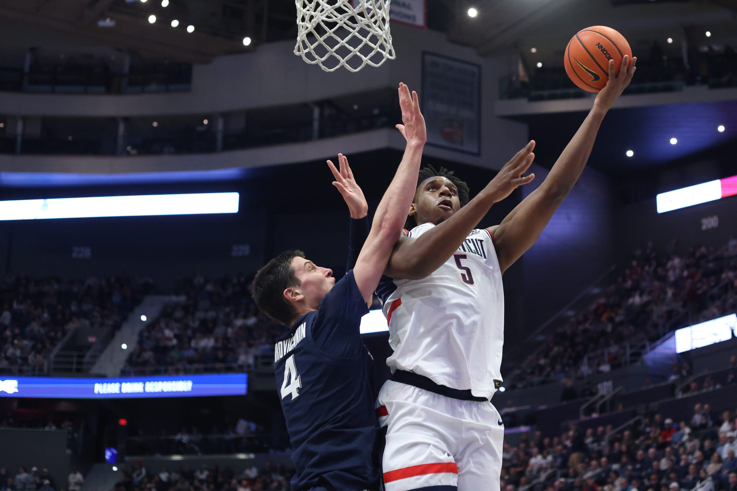 No. 3 UConn throttles Xavier, 92-60
