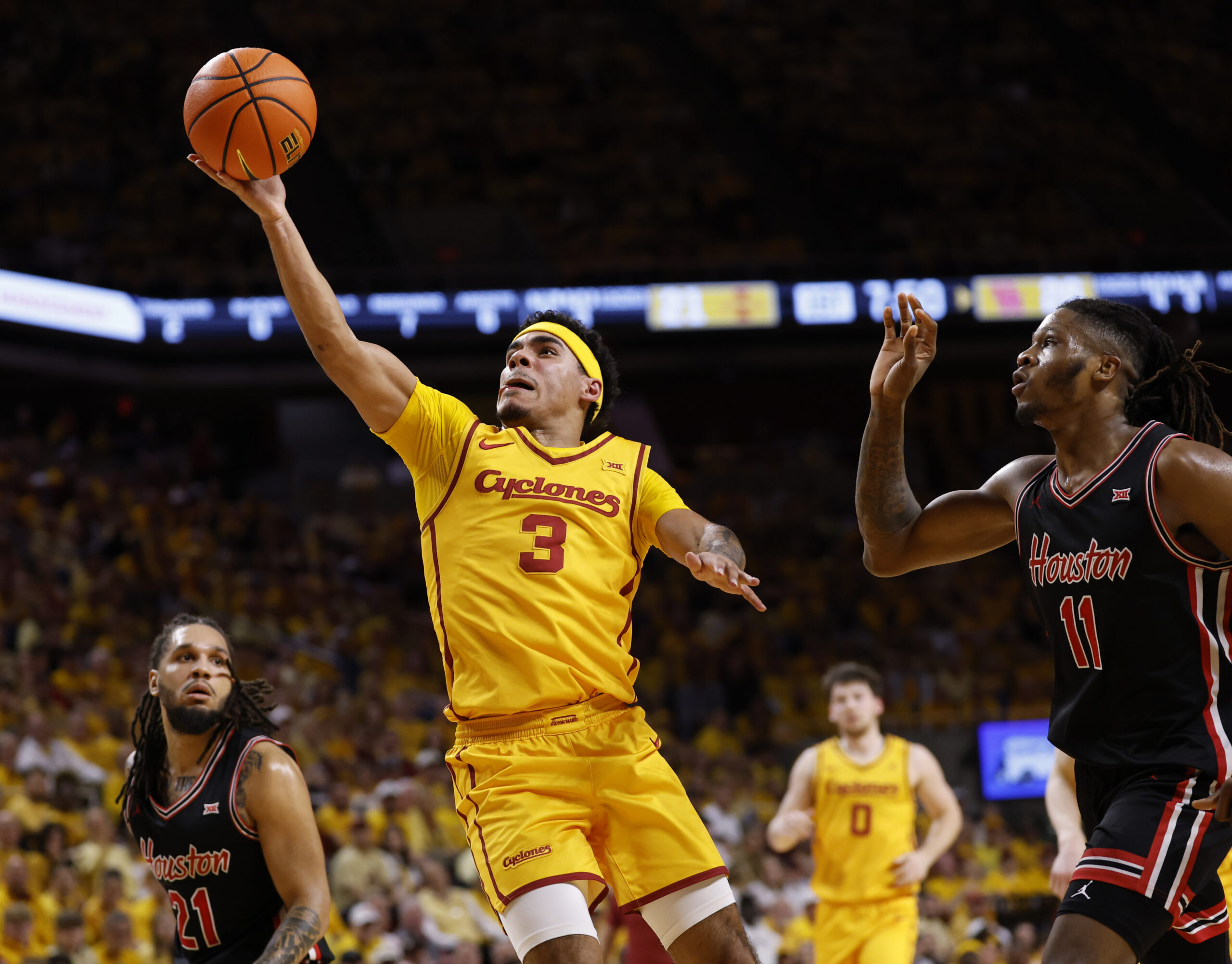No. 6 Iowa State rallies from 10-point hole to knock off No. 2 Houston for latest major win