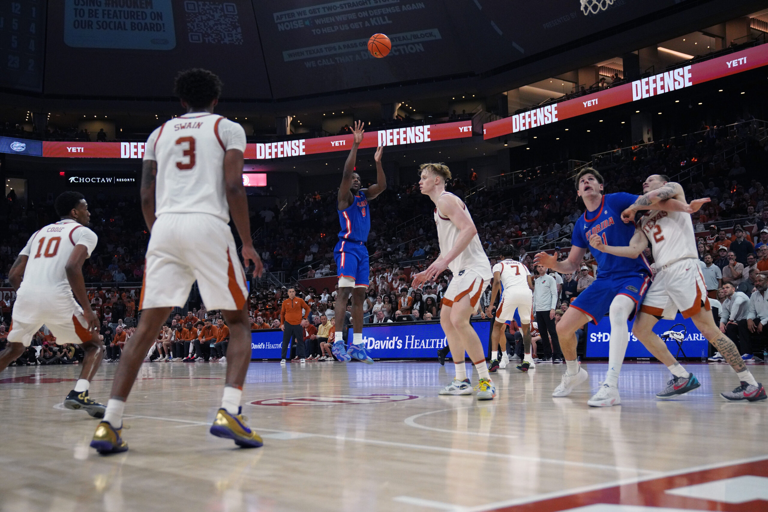No. 7 Florida runs away from Texas in second half for 84-71 victory