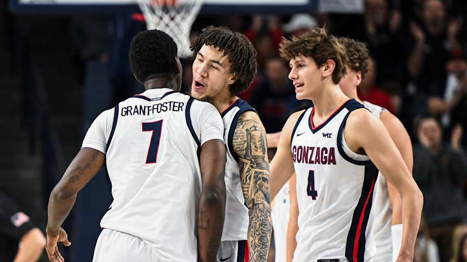 Gonzaga Bulldogs Tyon Grant-Foster, Jalen Warly and Davis Fogle.