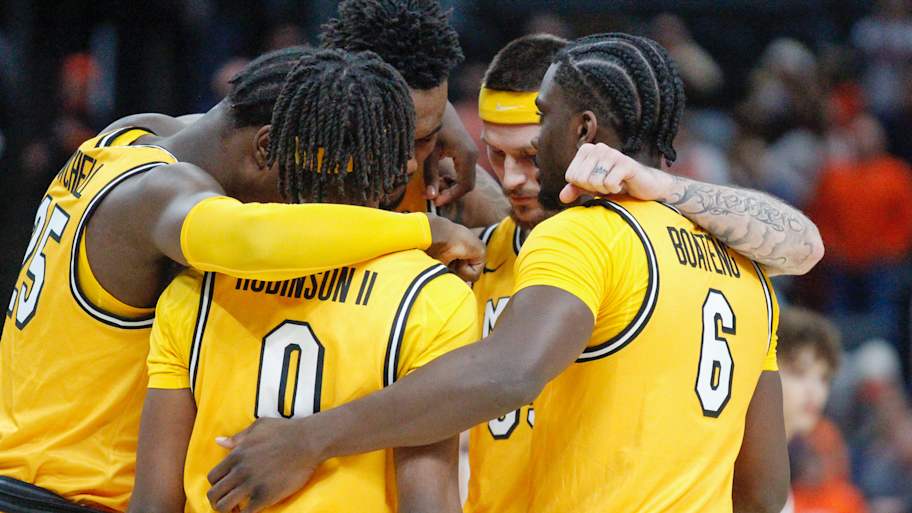 Mizzou Men's Basketball huddles up during the Braggin Rights game