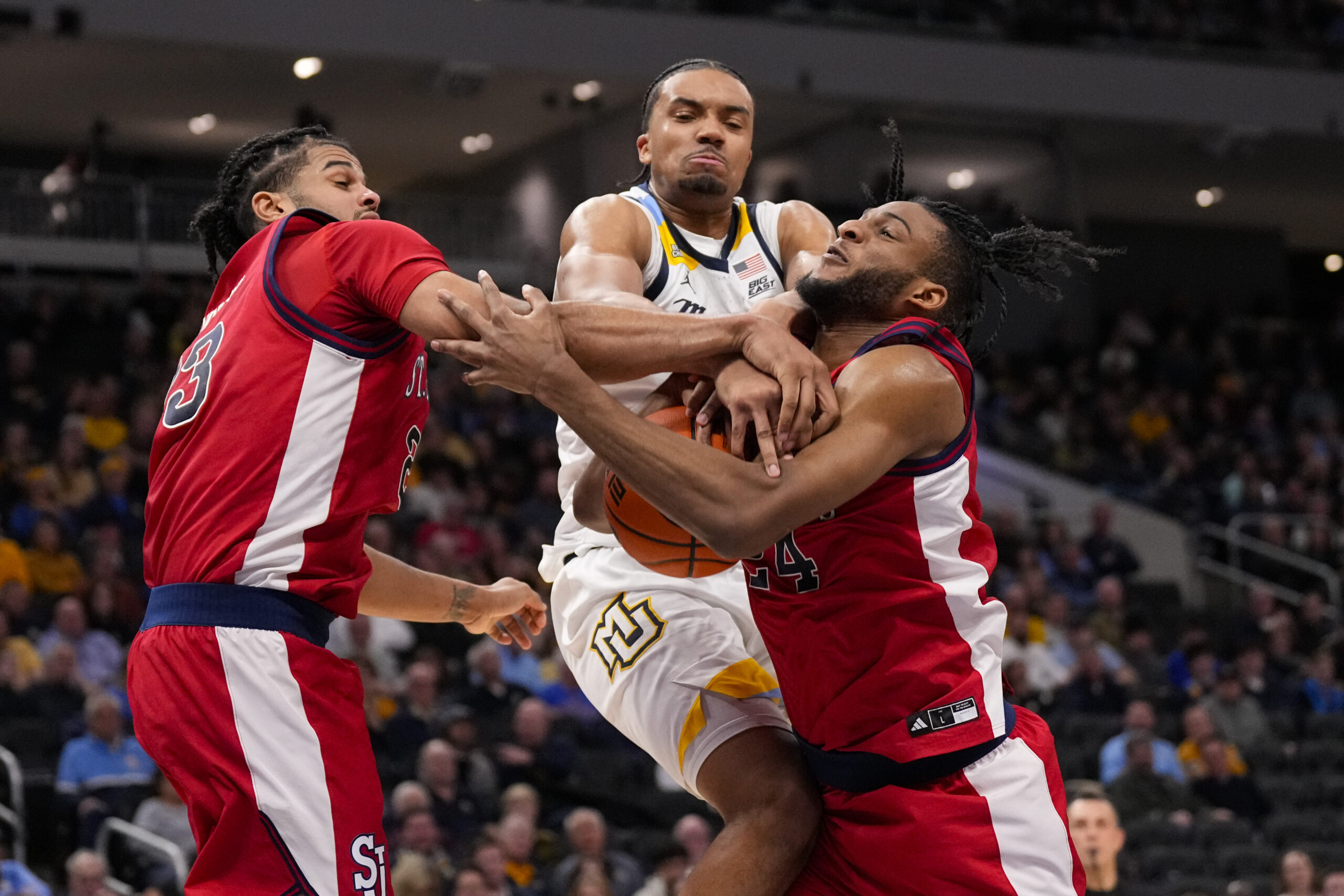St. John’s men’s basketball moves into first place in Big East after shutting down Marquette