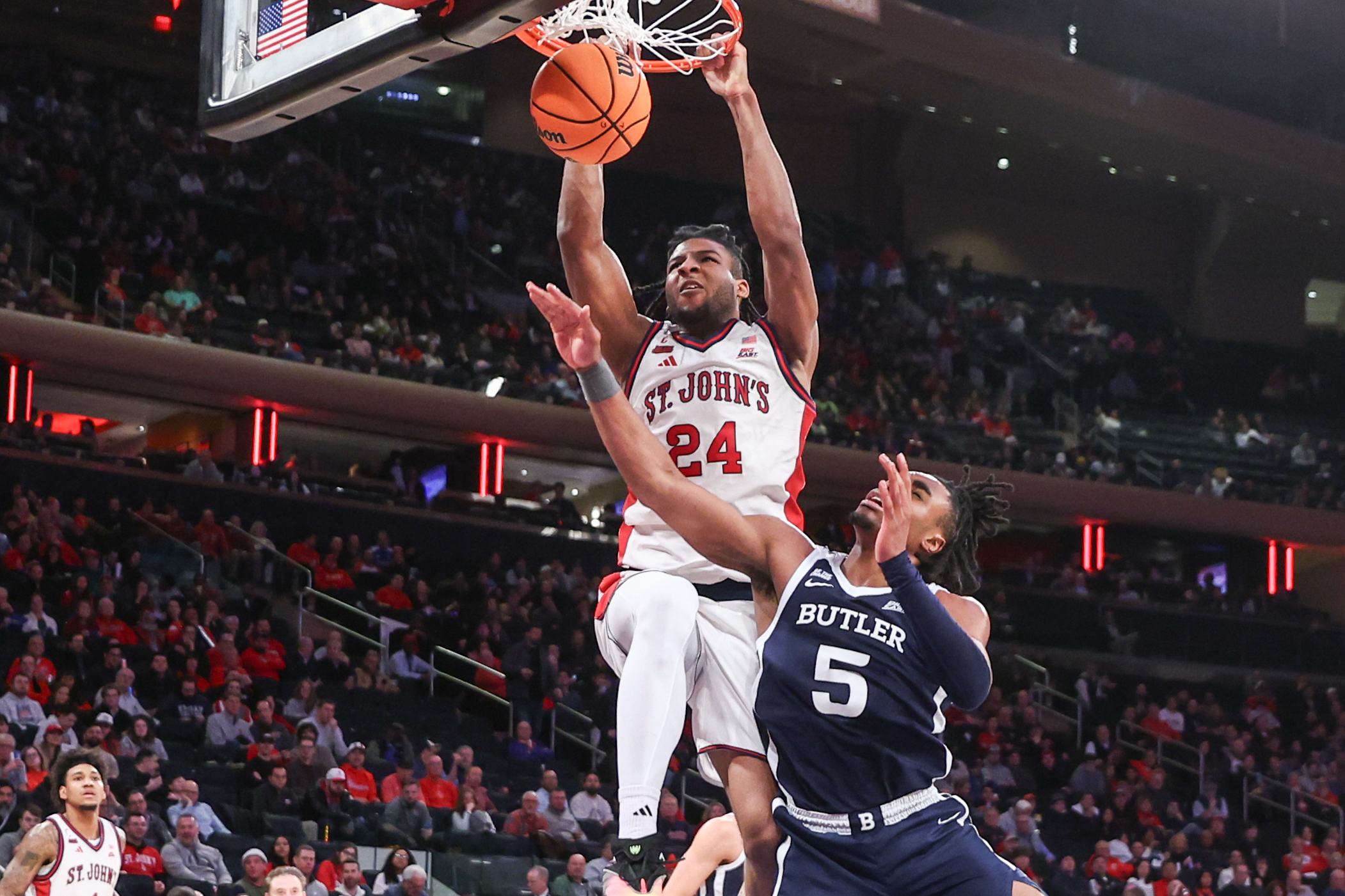 St. John’s men’s basketball moves up to No. 22 in AP poll