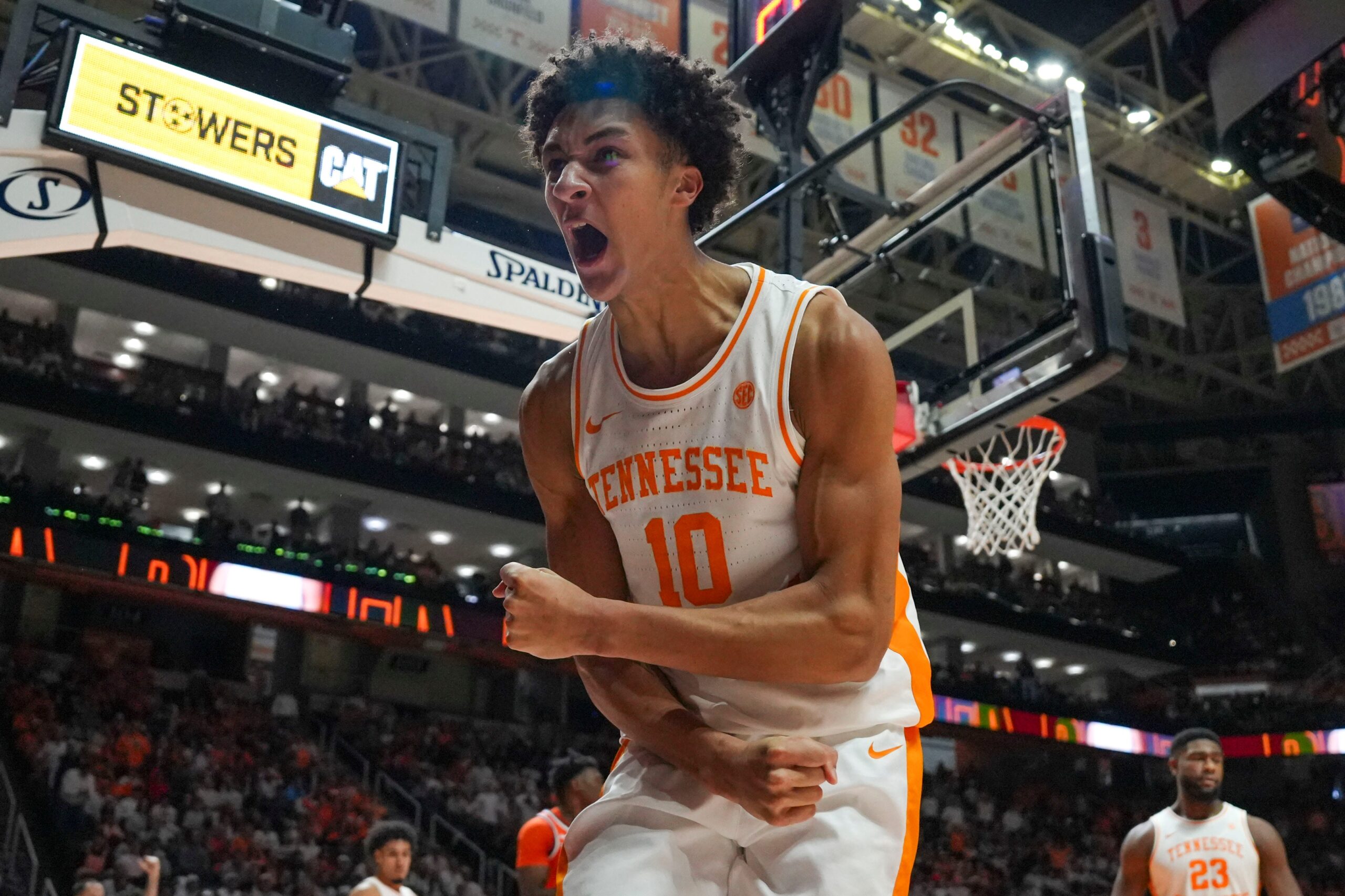 Tennessee moves back into AP Poll, checks in at No. 25