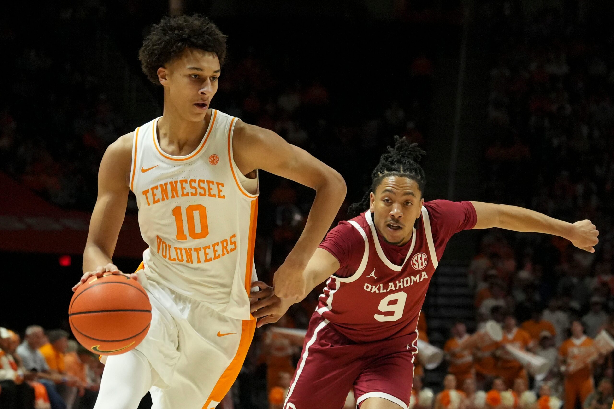 Tennessee pulls away from Oklahoma late 89-66