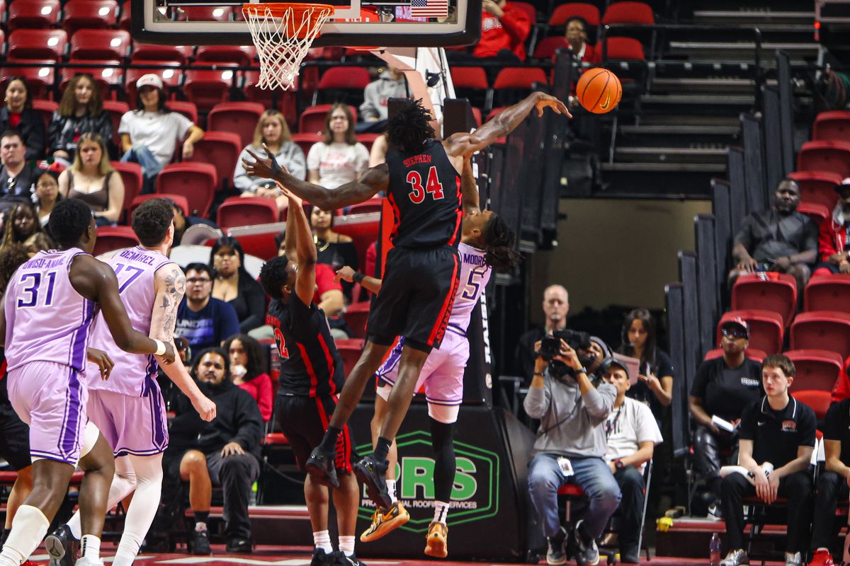 TST Images: Runnin' Rebels defeat the Antelopes, 80-78, at Thomas and Mack Center