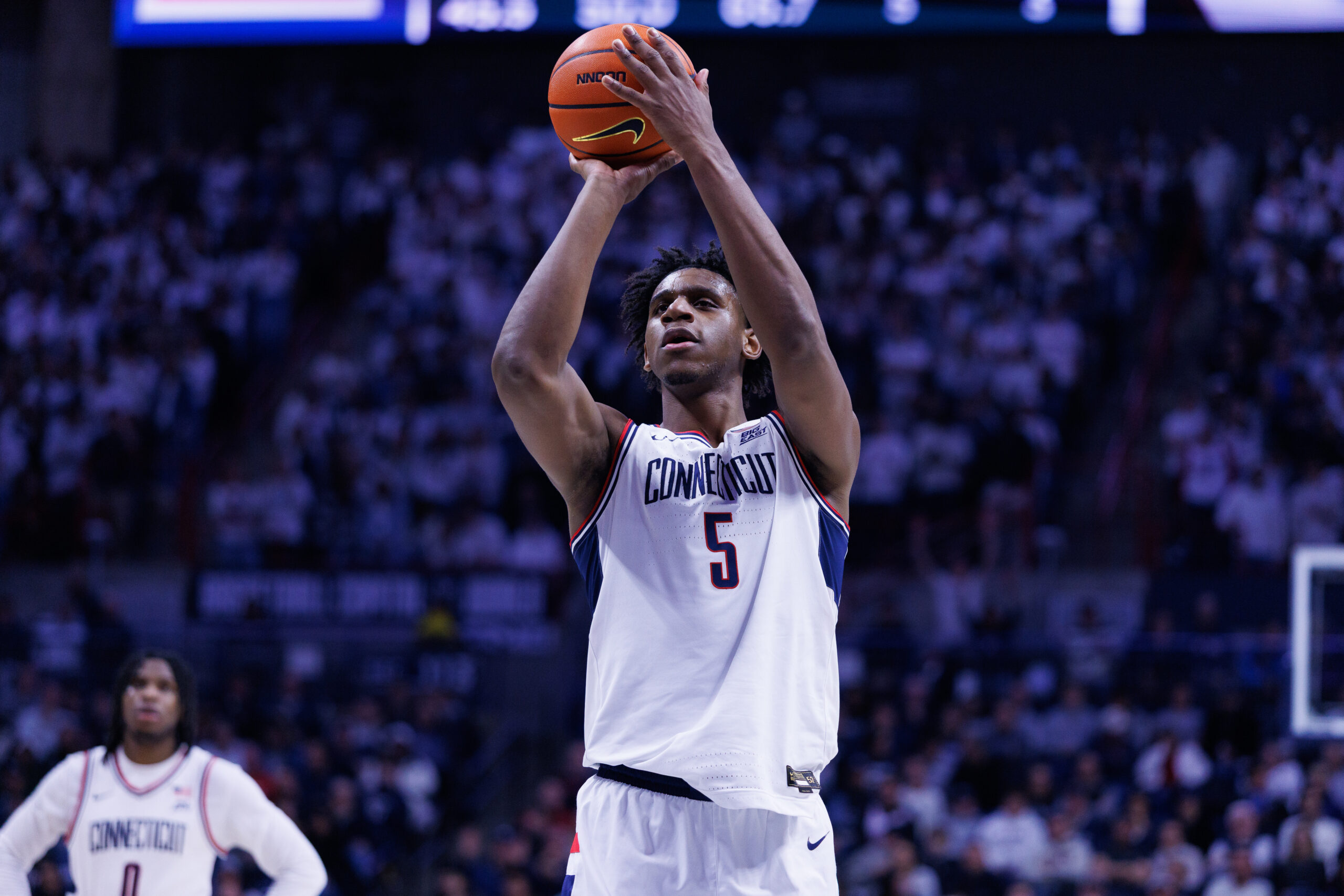 UConn men’s basketball falls one spot to No. 3 in AP Poll