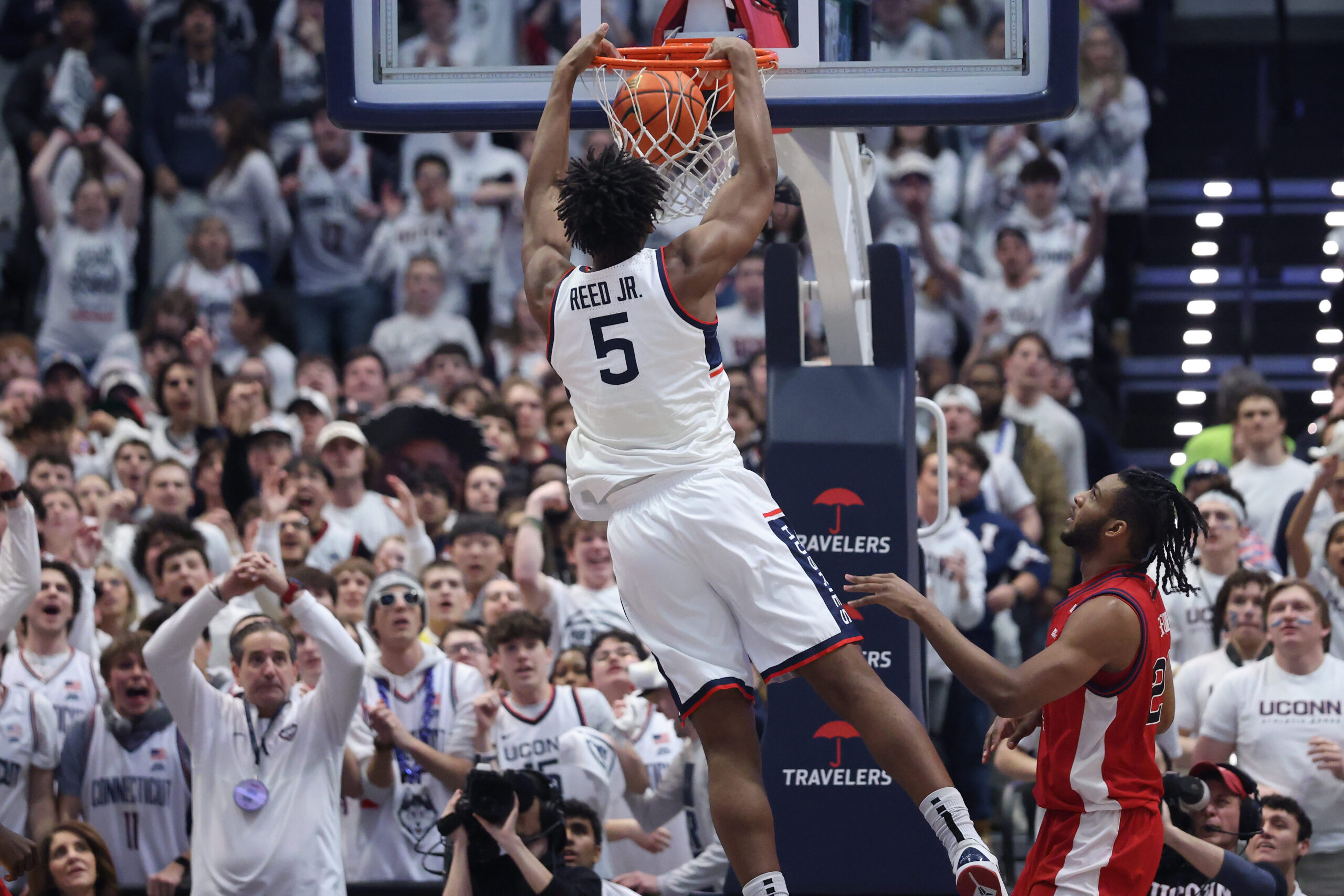UConn wallops St. John’s, 72-40