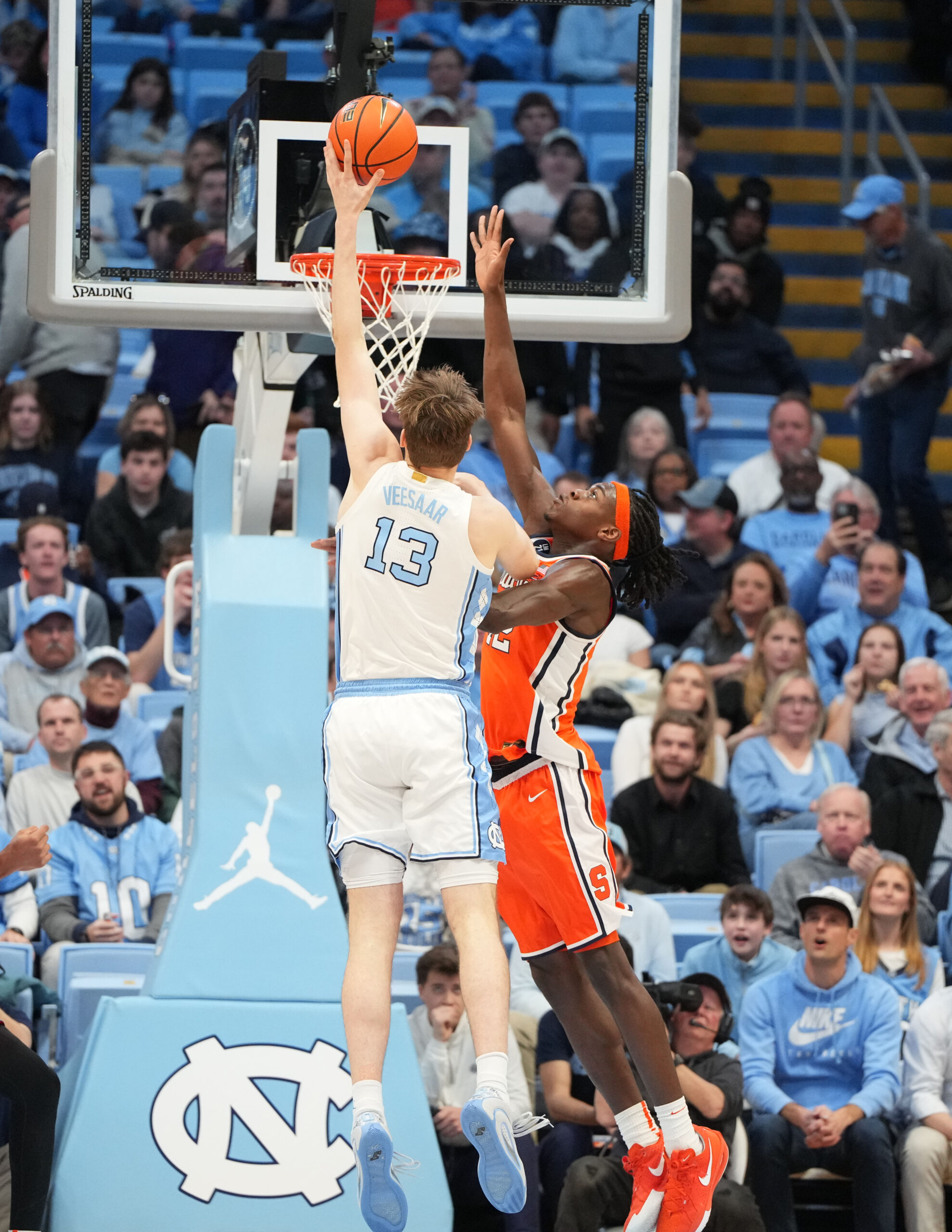 UNC survives late push in win over Syracuse