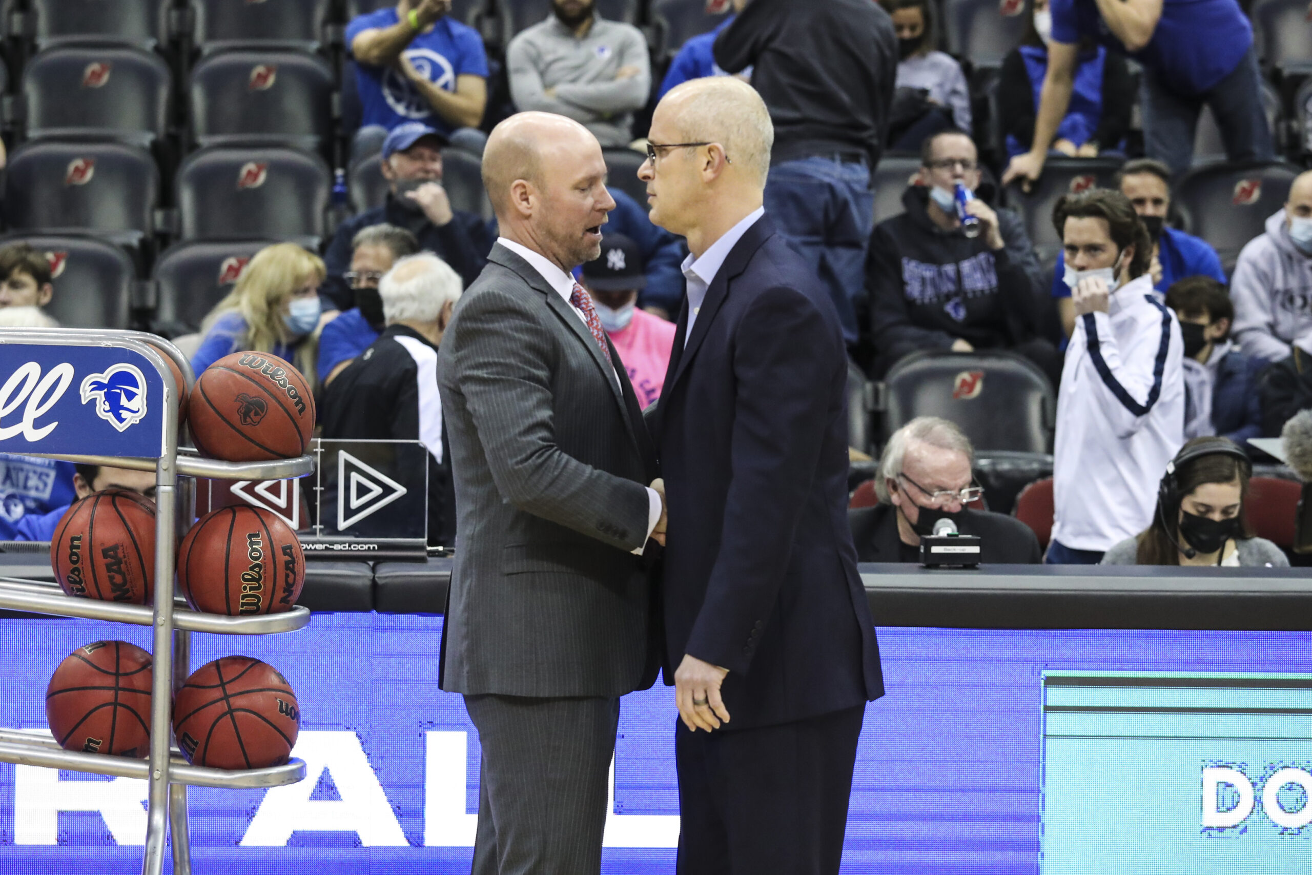 Villanova blitzed in second half vs. No. 5 UConn, ends six-game win streak
