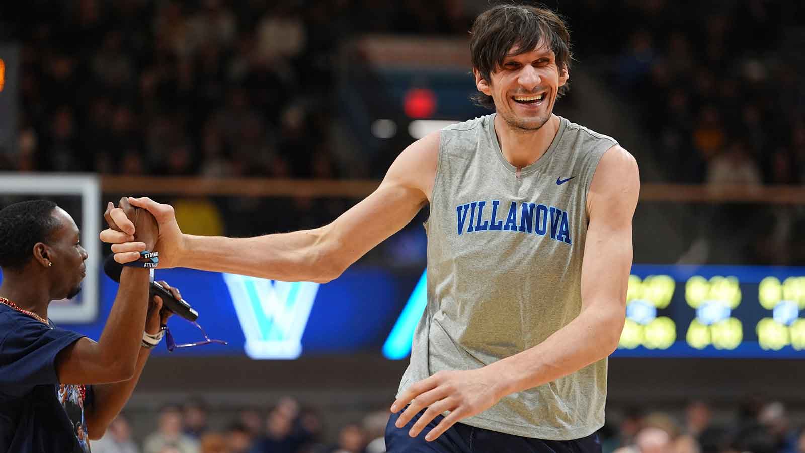 Watch Boban Marjanovic do play-by-play for Villanova basketball