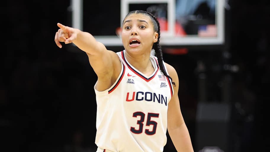 UConn Huskies guard Azzi Fudd