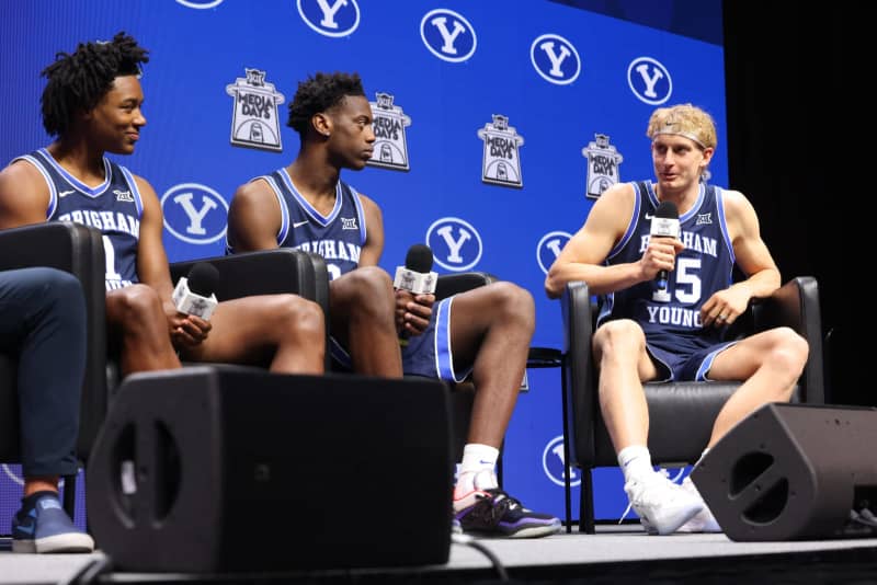 NCAA, College League, USA Basketball: Big 12 Media Days Oct 22, 2025 Kansas City, MO, USA BYUs Robert Wright, AJ Dybantsa and Richie Saunders speak to media during Big 12 Mens Basketball media day at T-Mobile Center. Kansas City T-Mobile Center MO USA, EDITORIAL USE ONLY PUBLICATIONxINxGERxSUIxAUTxONLY Copyright: xSophiaxSchellerx 20251022_jla_xn6_350