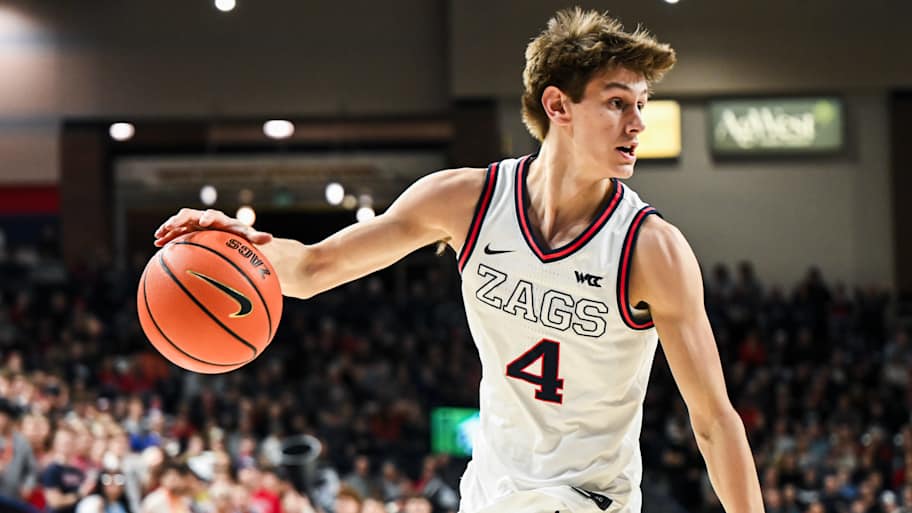 Gonzaga Bulldogs guard Davis Fogle (4).