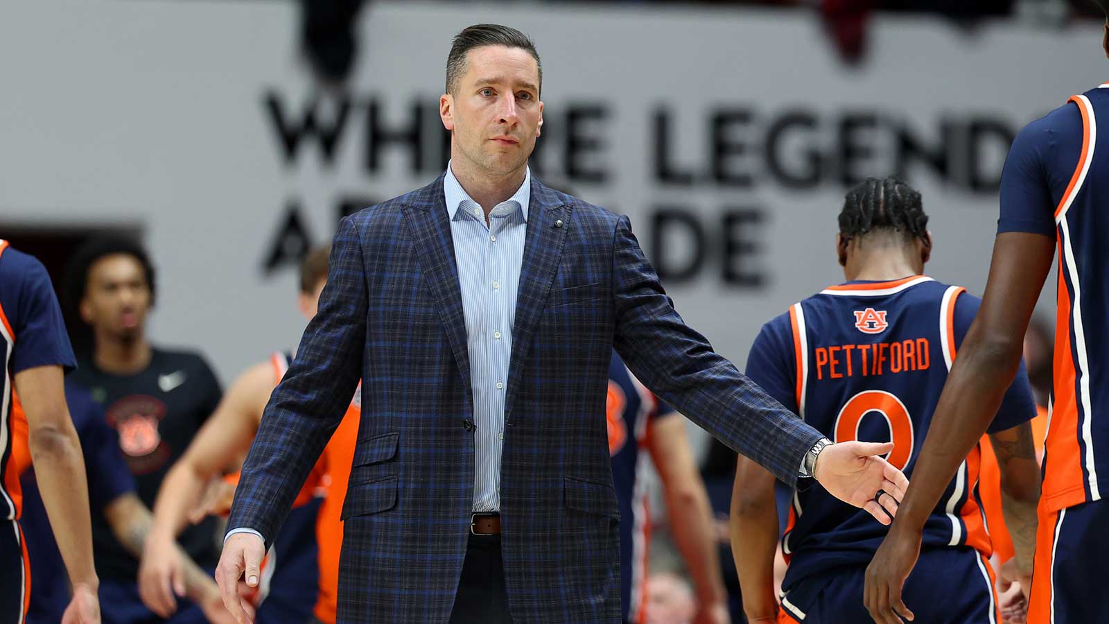 Auburn basketball’s Steven Pearl takes dig at refs after melting down vs. Tennessee
