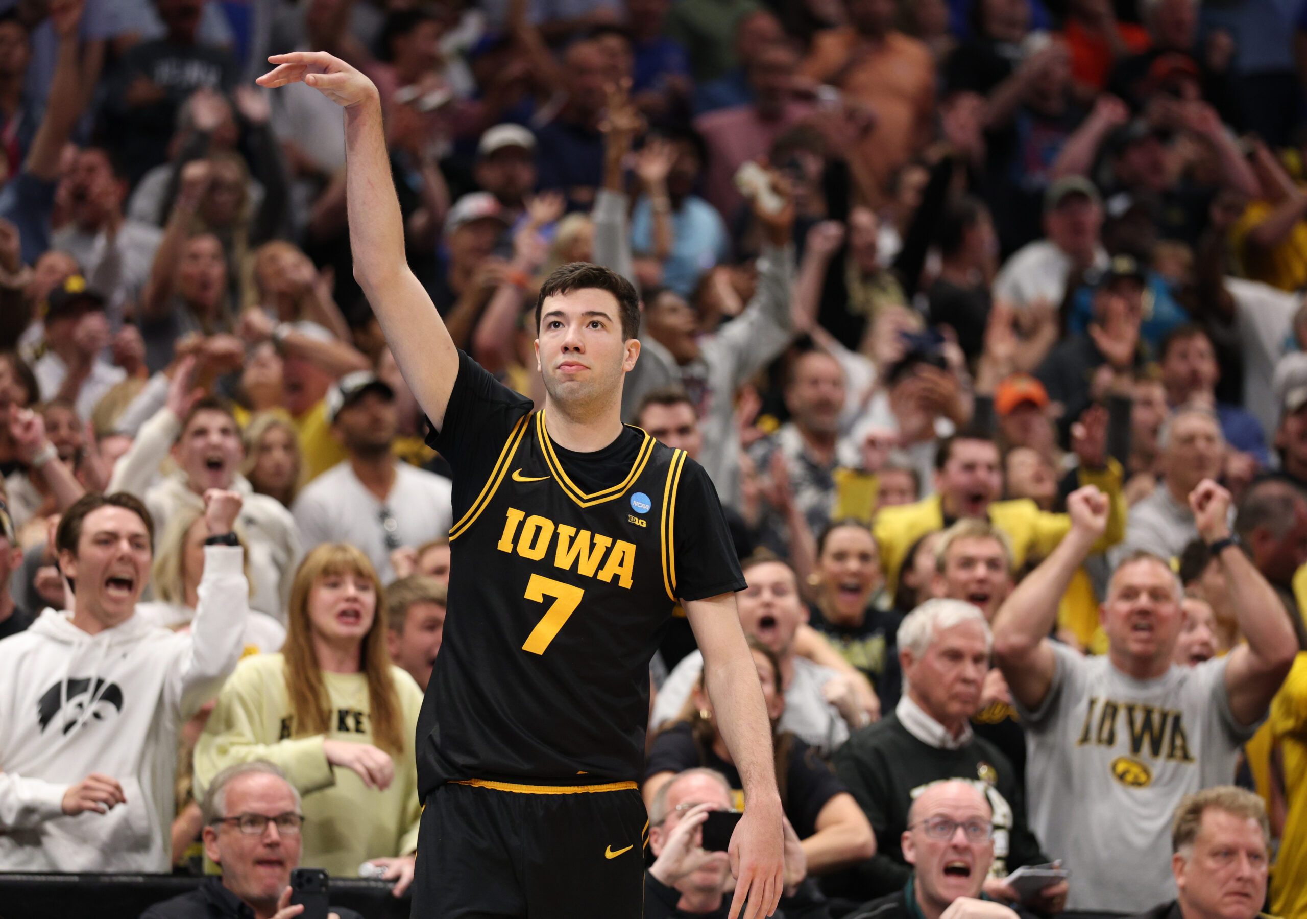 HAWKS BEAT FLORIDA 73-72 FOR FIRST SWEET 16 SINCE 1999