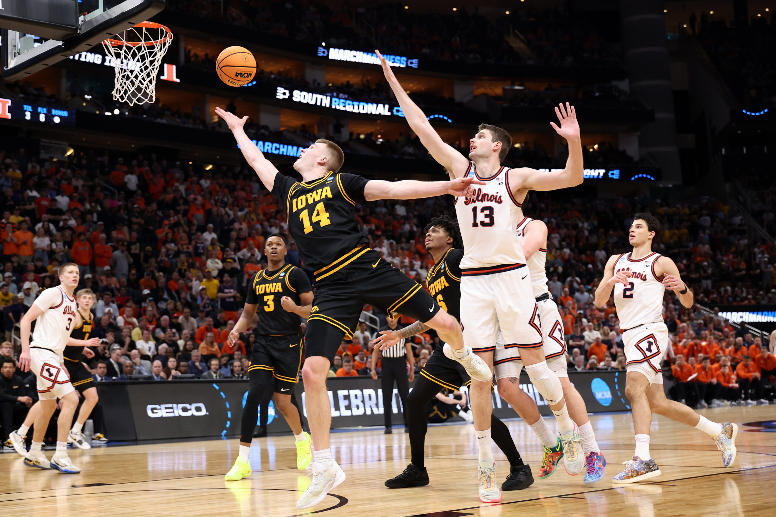Hawks run ends with 71-59 loss to Illinois