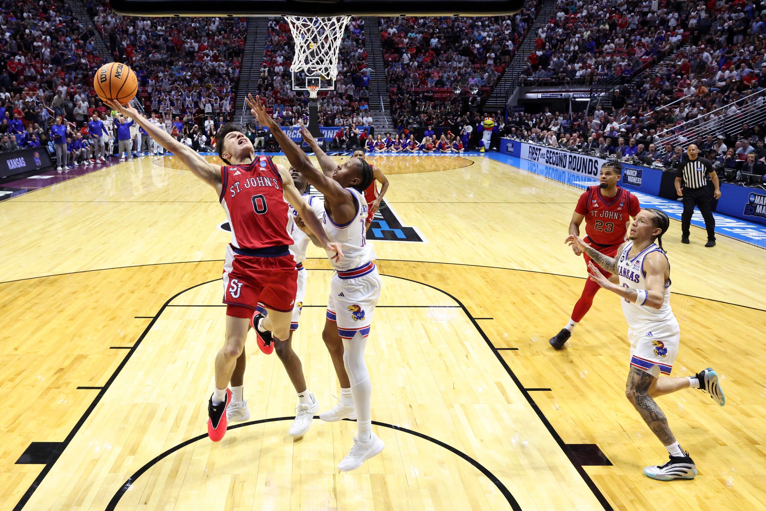 Inside the buzzer-beater that led St.John's to first Sweet 16 since 1999