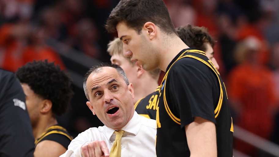  Iowa Hawkeyes forward Alvaro Folgueiras
